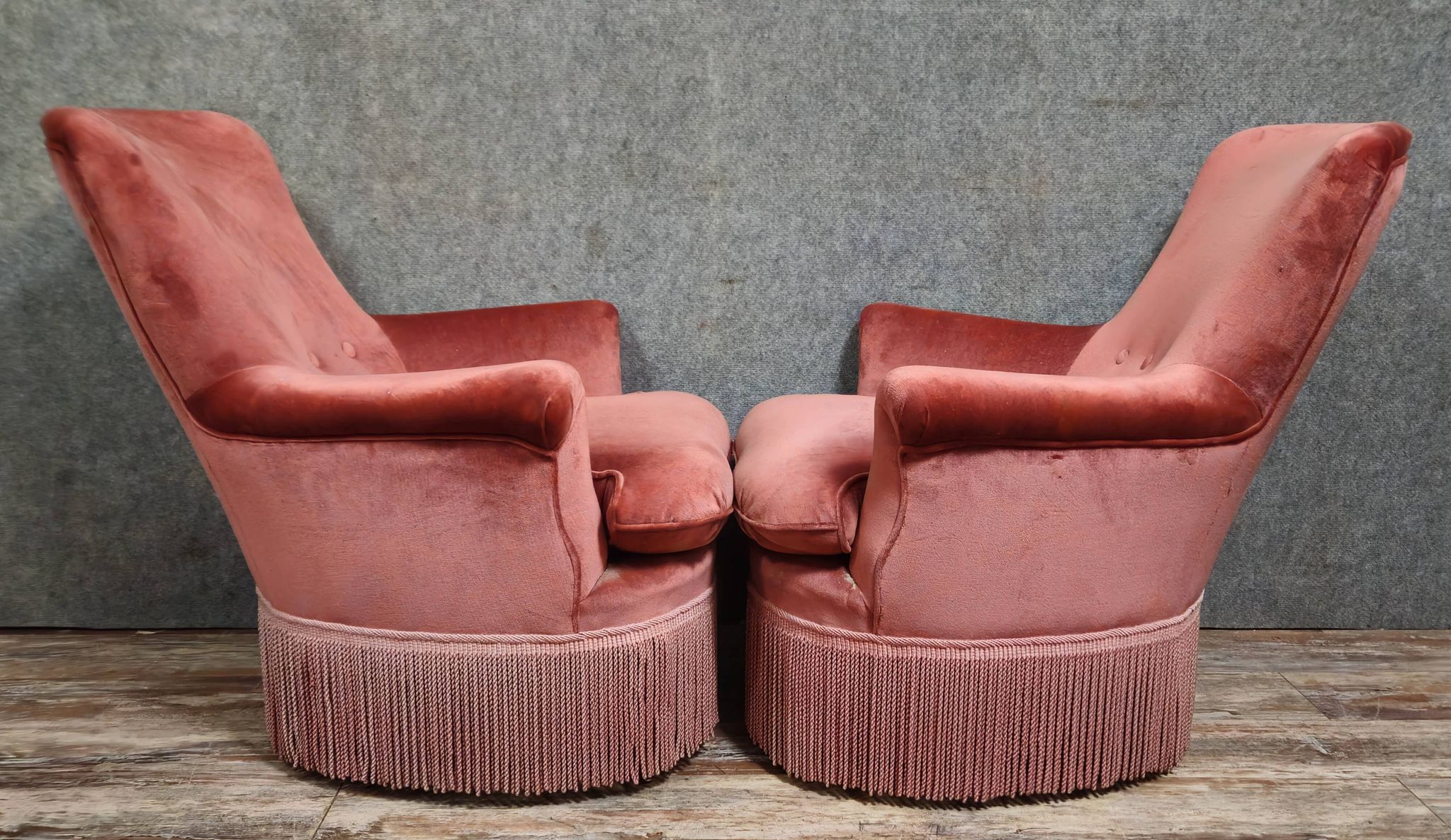 Paire de fauteuils crapauds en velours rose – époque Napoléon III