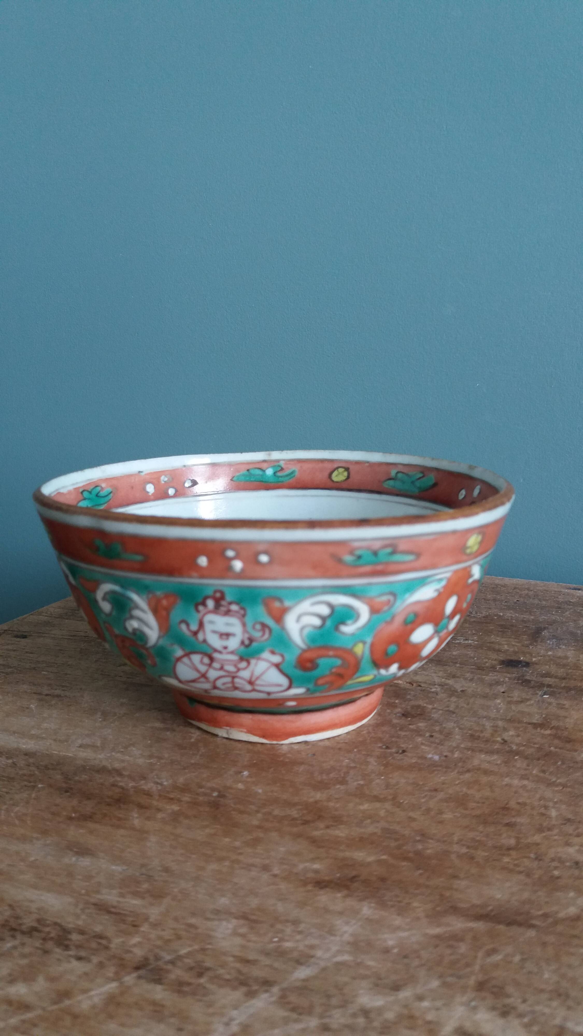 Ancient Chinese ceramic bowl from the 19th century in Bencharong style.