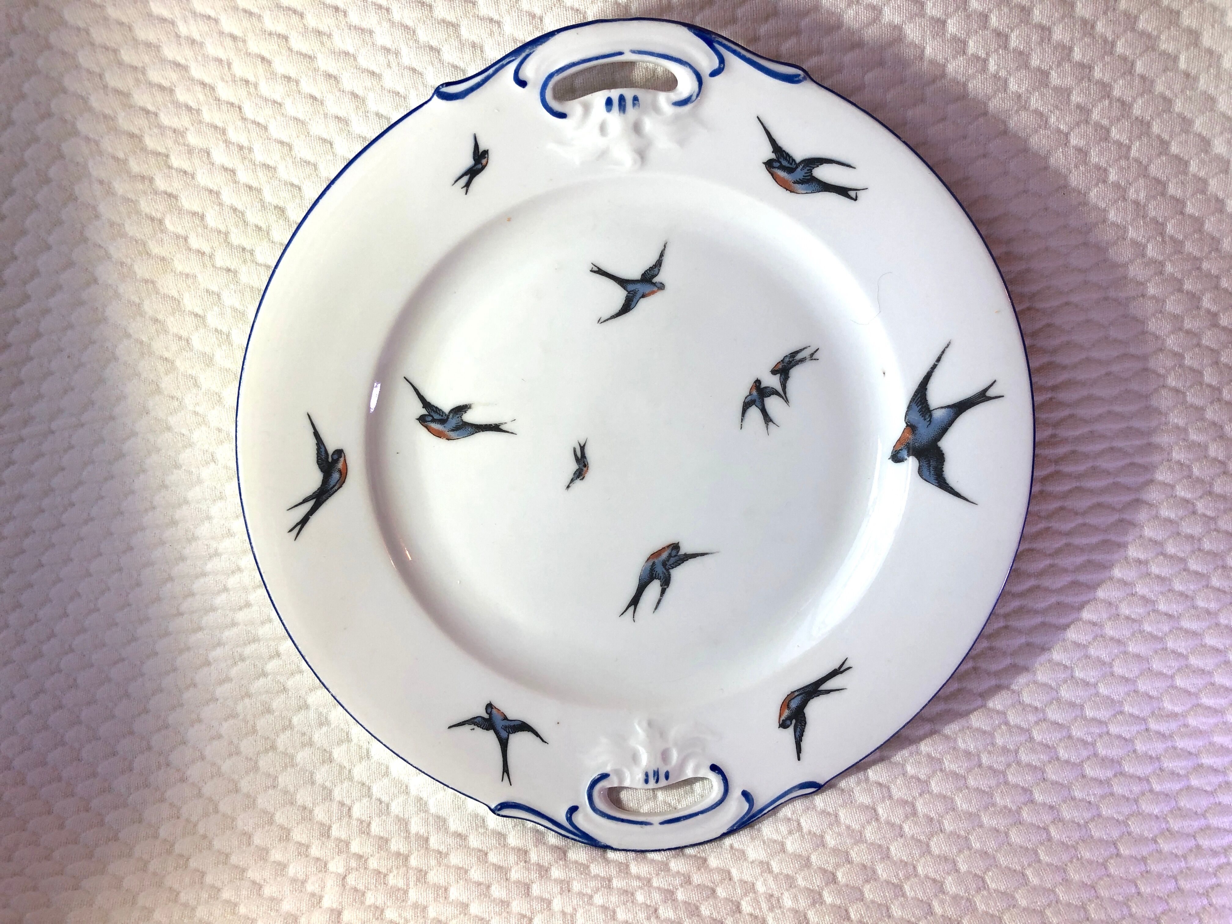 Cake plate decorated blue swallows