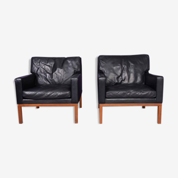 Pair of Scandinavian black leather armchairs from the 60s.