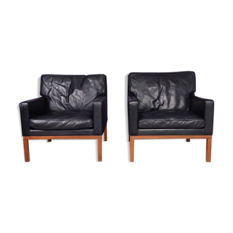 Pair of Scandinavian black leather armchairs from the 60s.