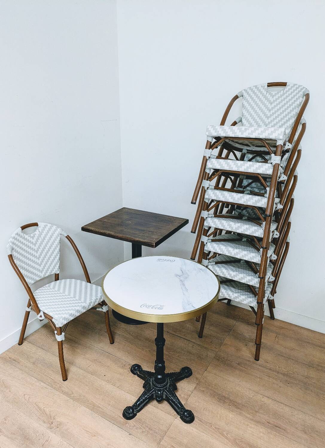 Table bistrot en bois et fer