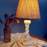 Lampe en albâtre et abat jour jute camel