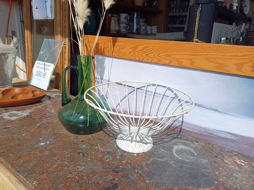 Vintage fruit/bread basket