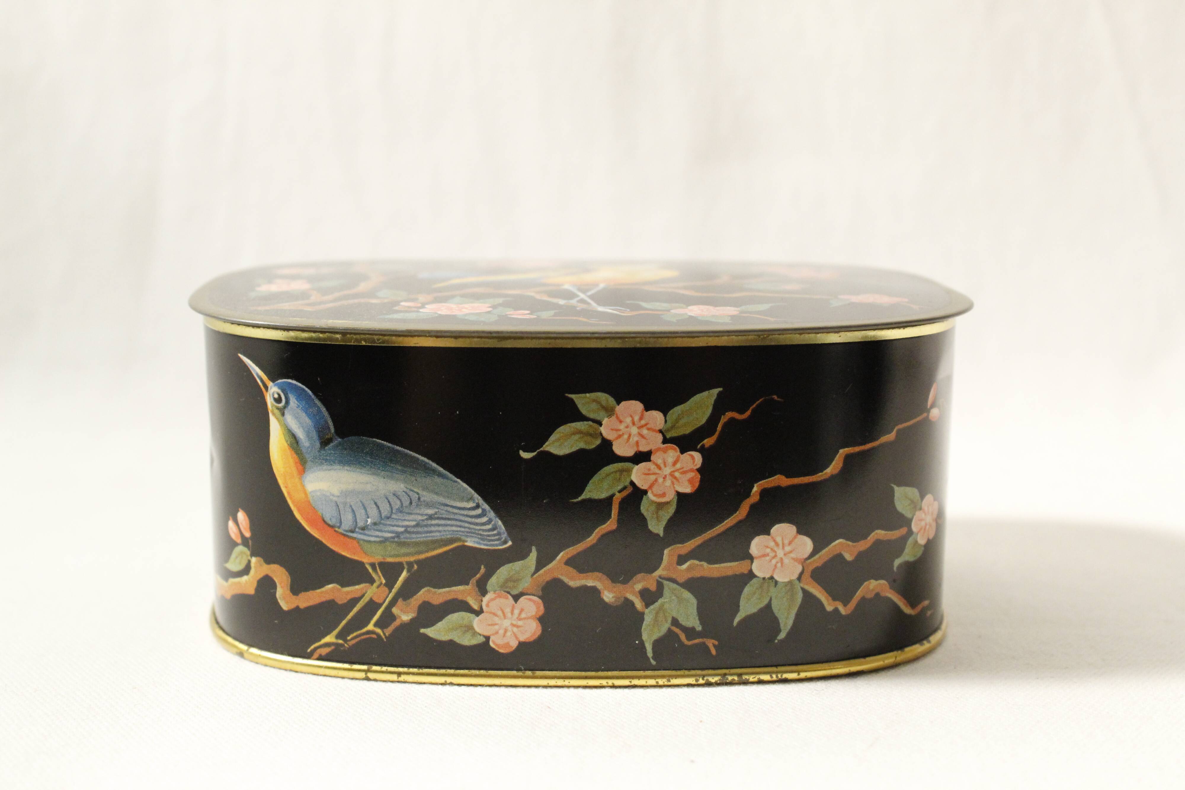 Boîte métallique vintage noire avec décor oiseaux