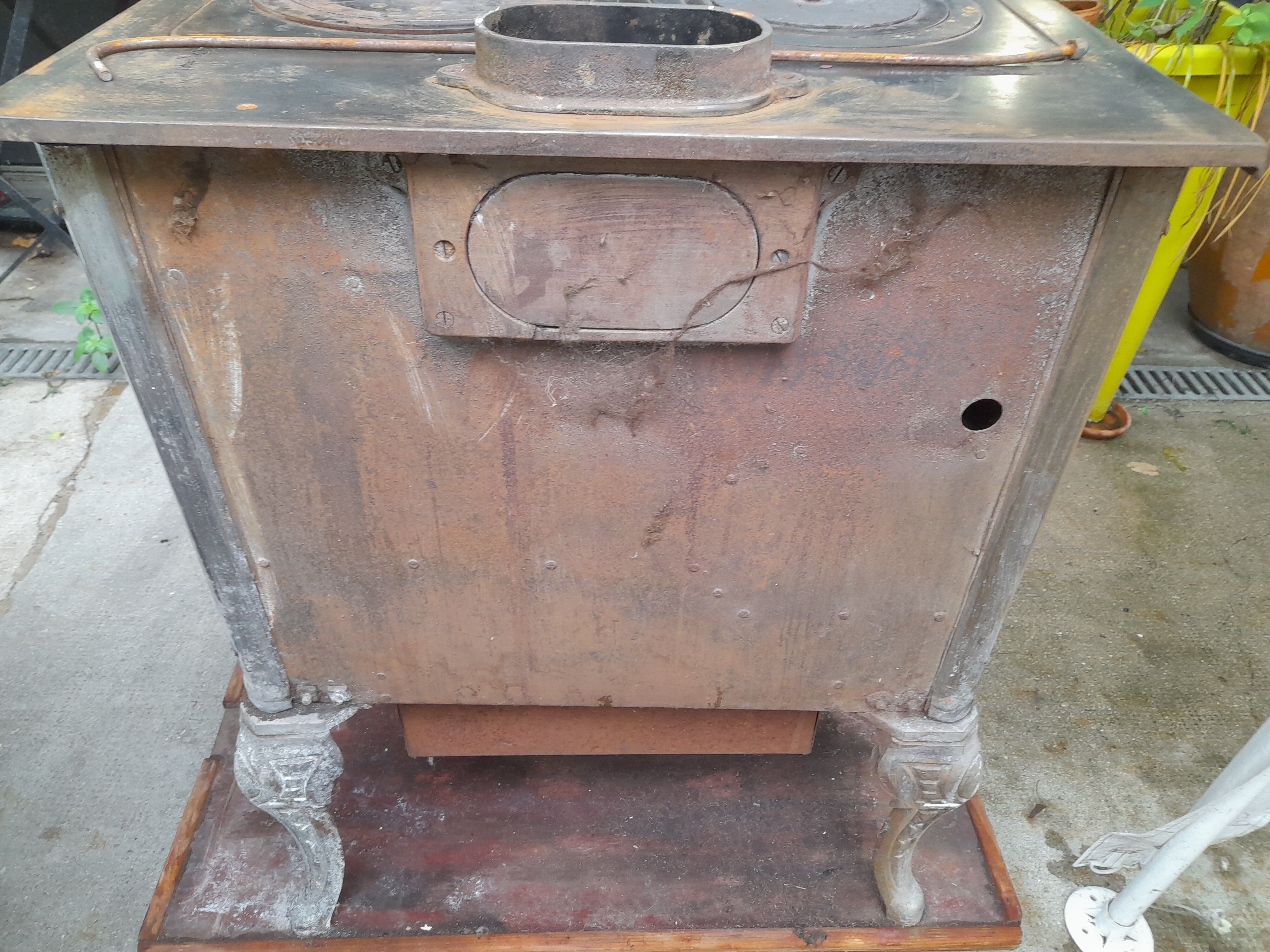 Cook old tile faience metal structure