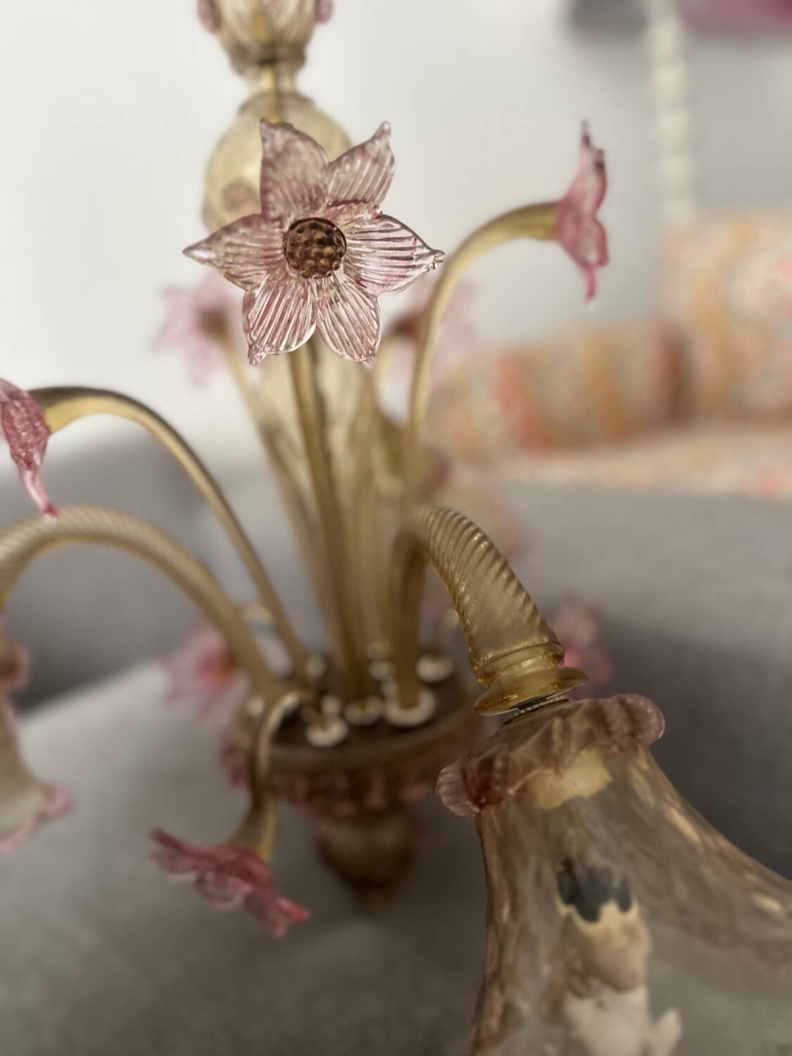 Murano glass chandelier Venetian flowers, circa 1950/1970 pink yellow