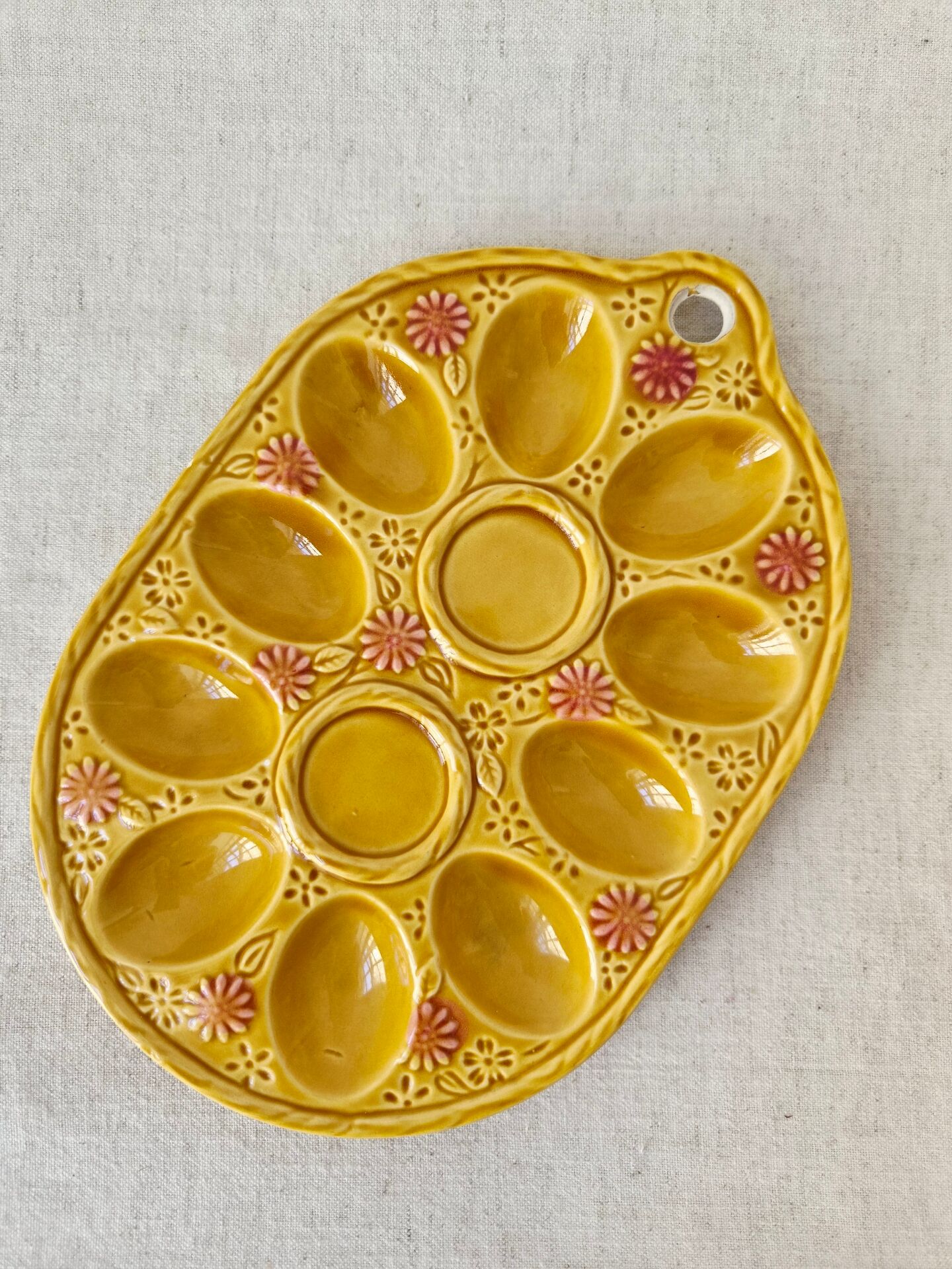 Vintage egg plate in majolica - 1970s