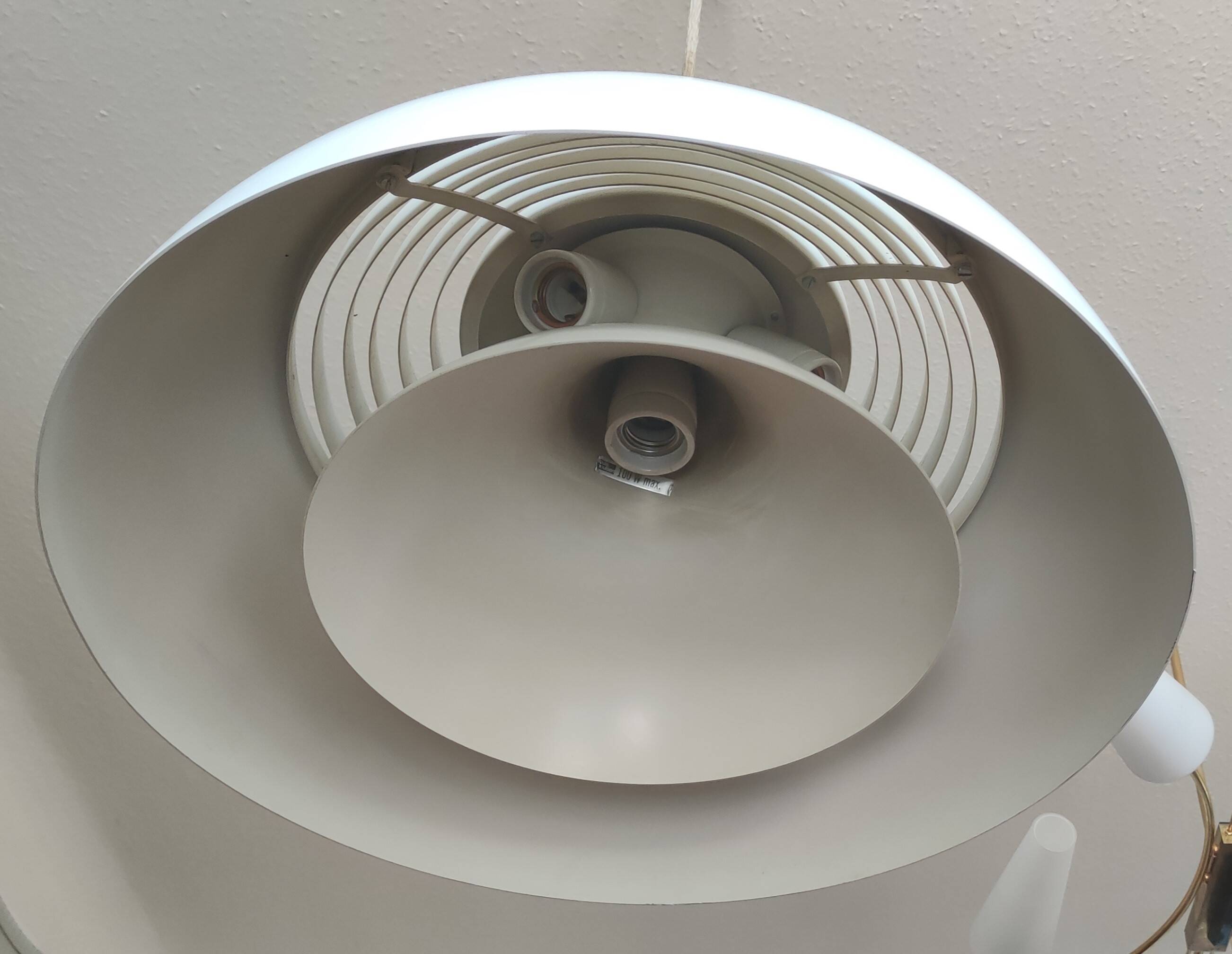 Suspension plafonnier Louis Poulsen AJ Royal 500 Arne Jacobsen