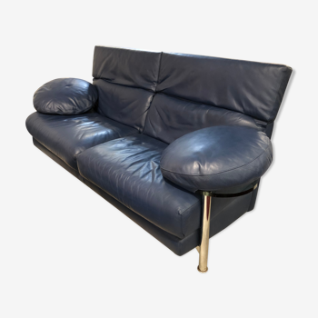 Paolo Piva's Italian leather sofa with rotating round glass shelves, 1980