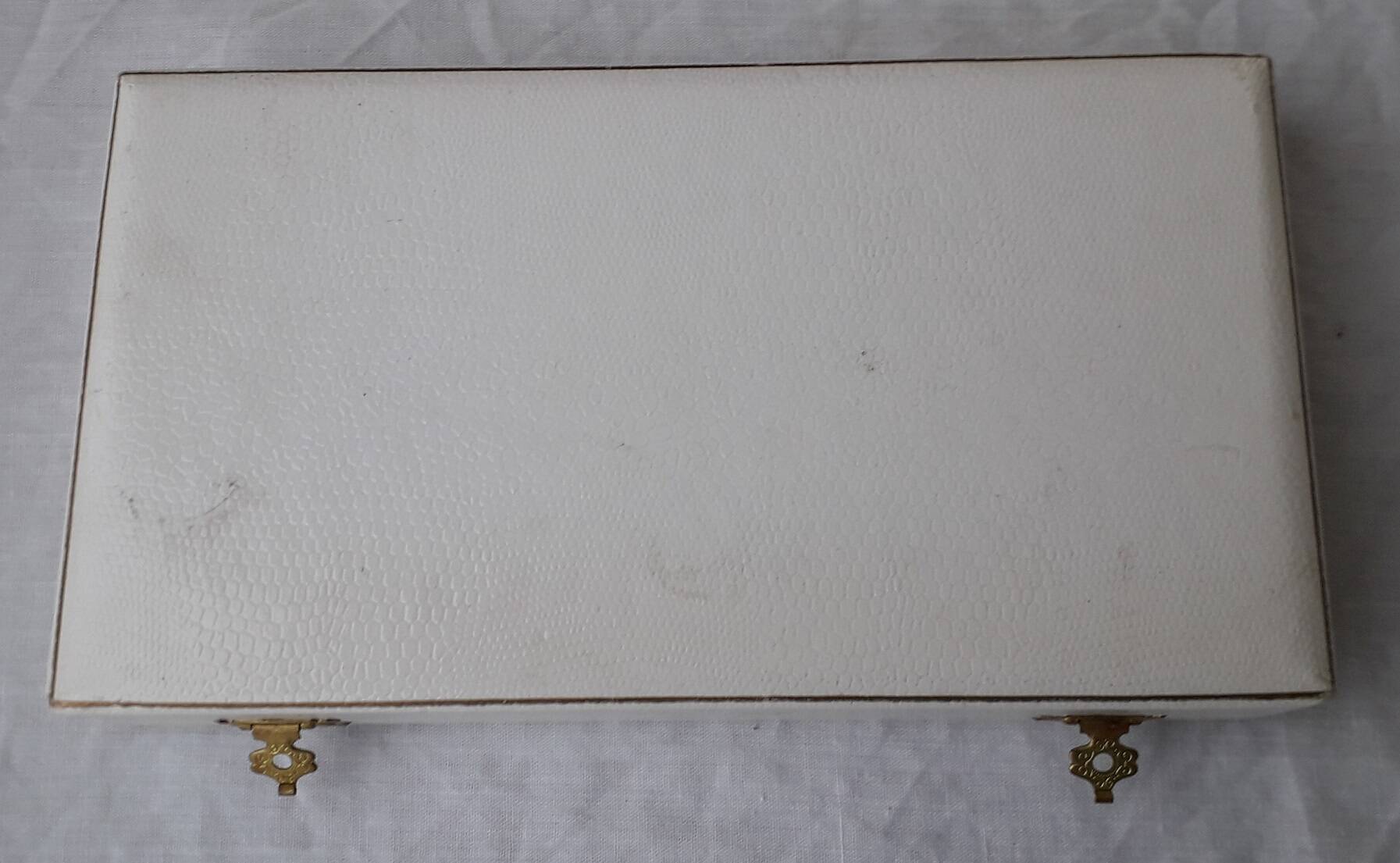 Silver metal cutlery