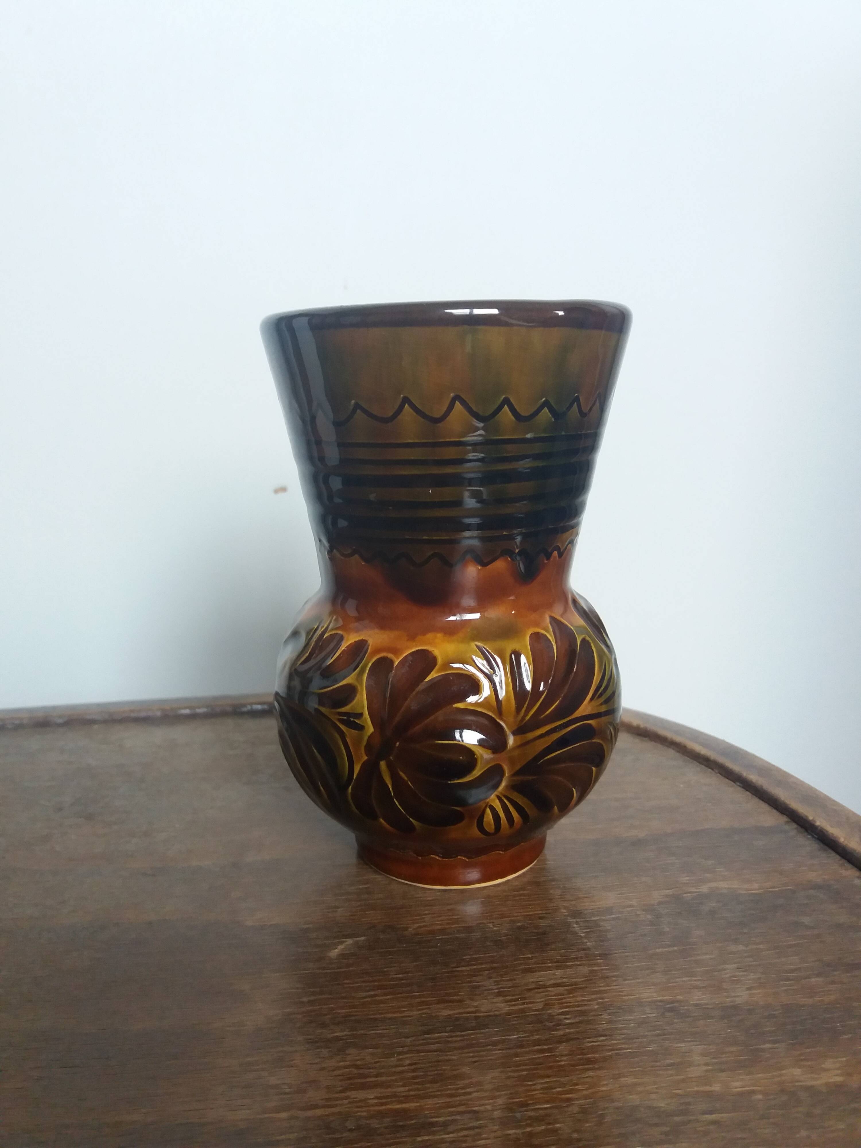 Vase signé hmv hongrie