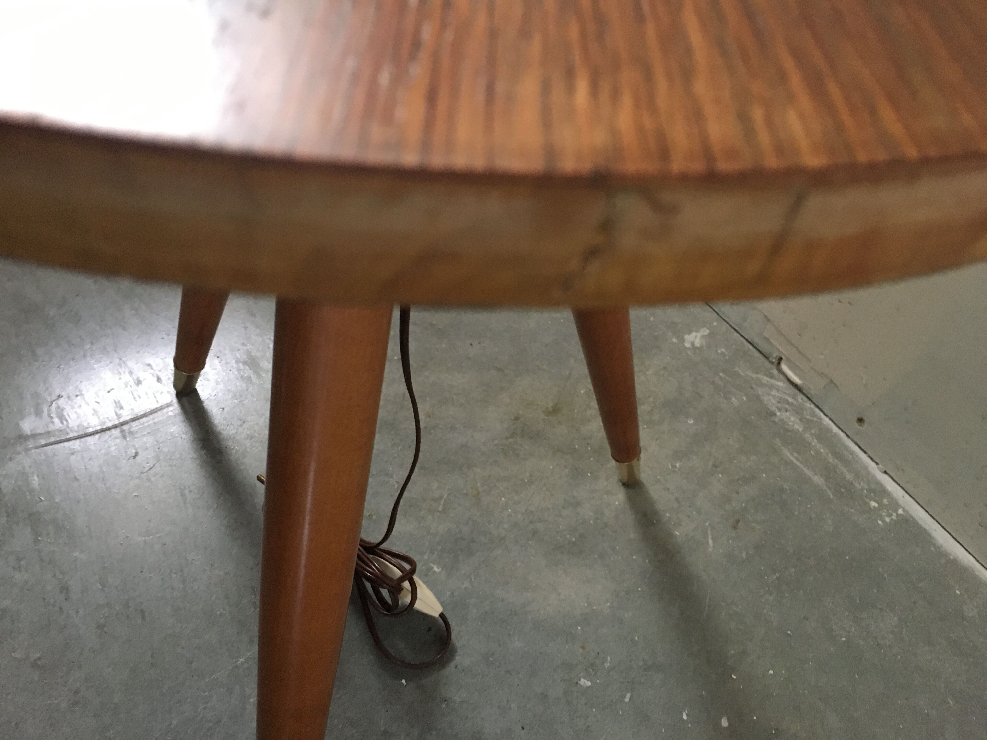 Tripod tablet lamppost