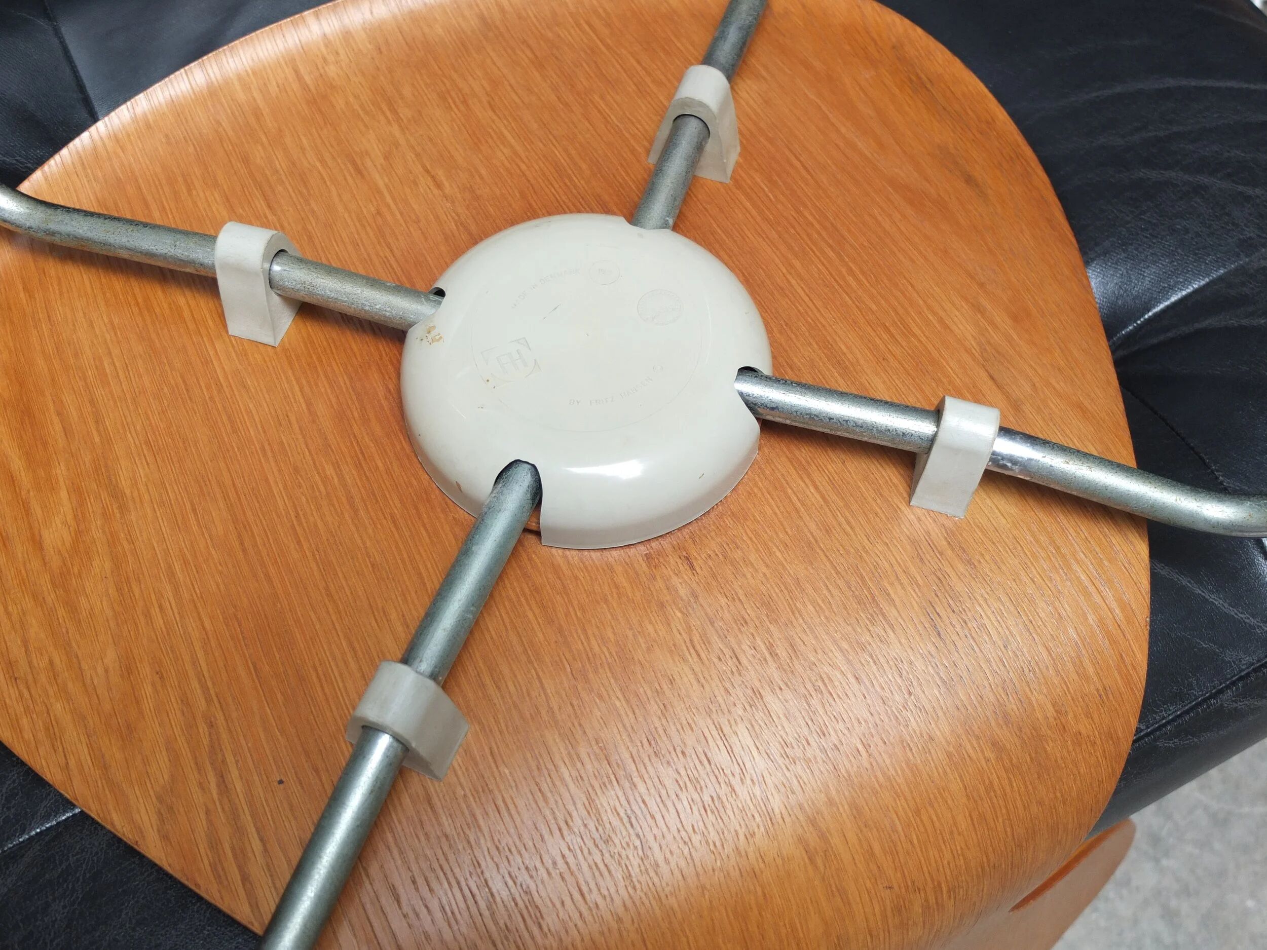 1st edition set of 4 'Lily' chairs in oak by Arne Jacobsen for Fritz Hansen, 1969