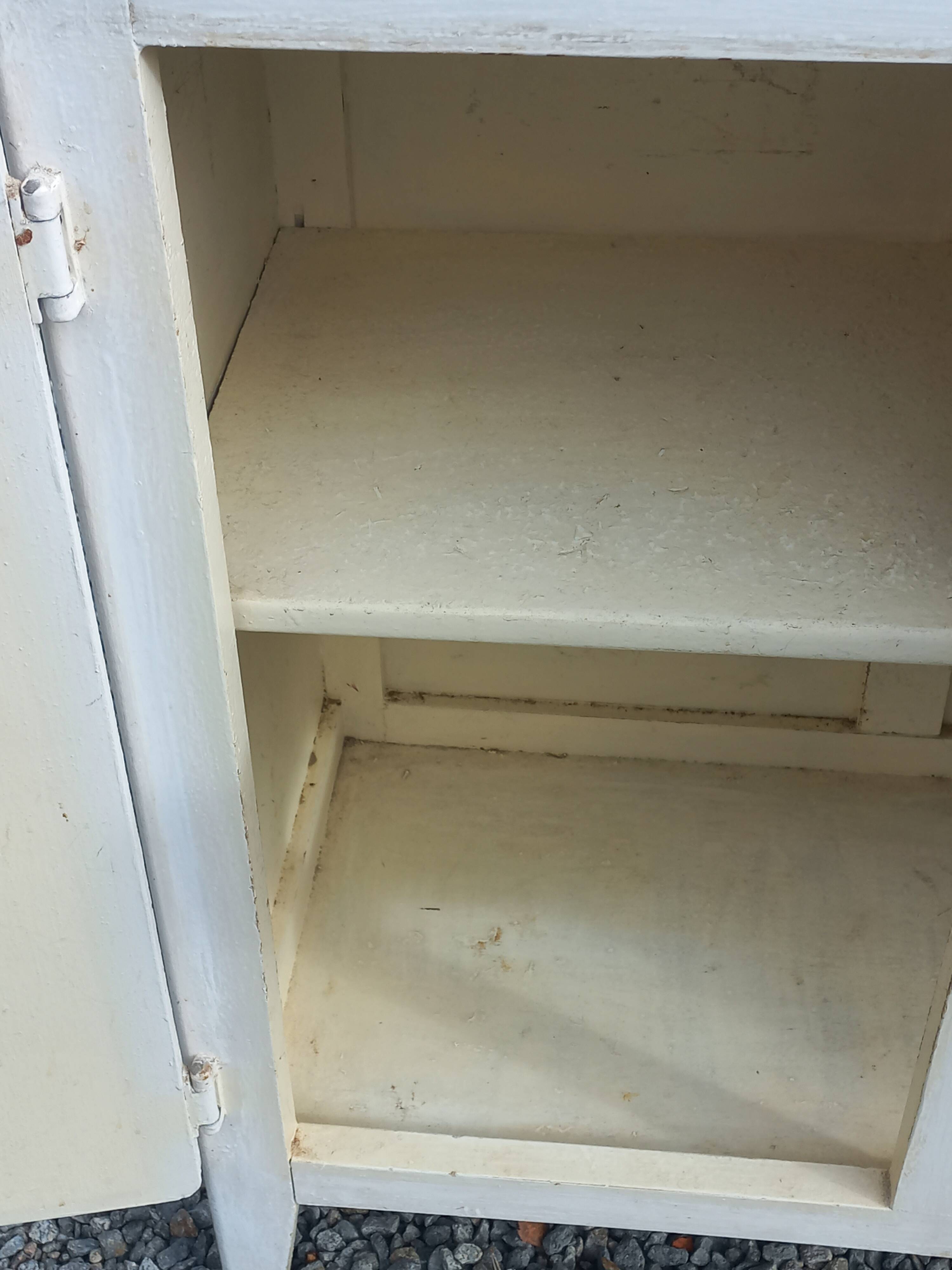 Buffet parisien patine blanche des années 50