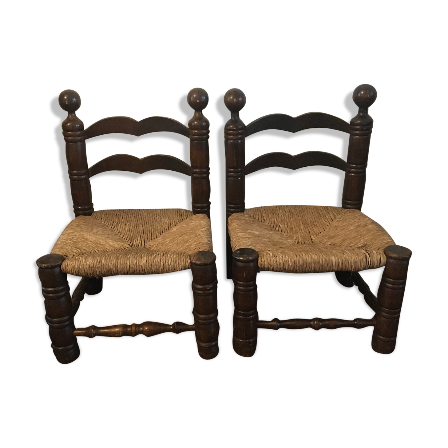 Pair of popular art bass chairs