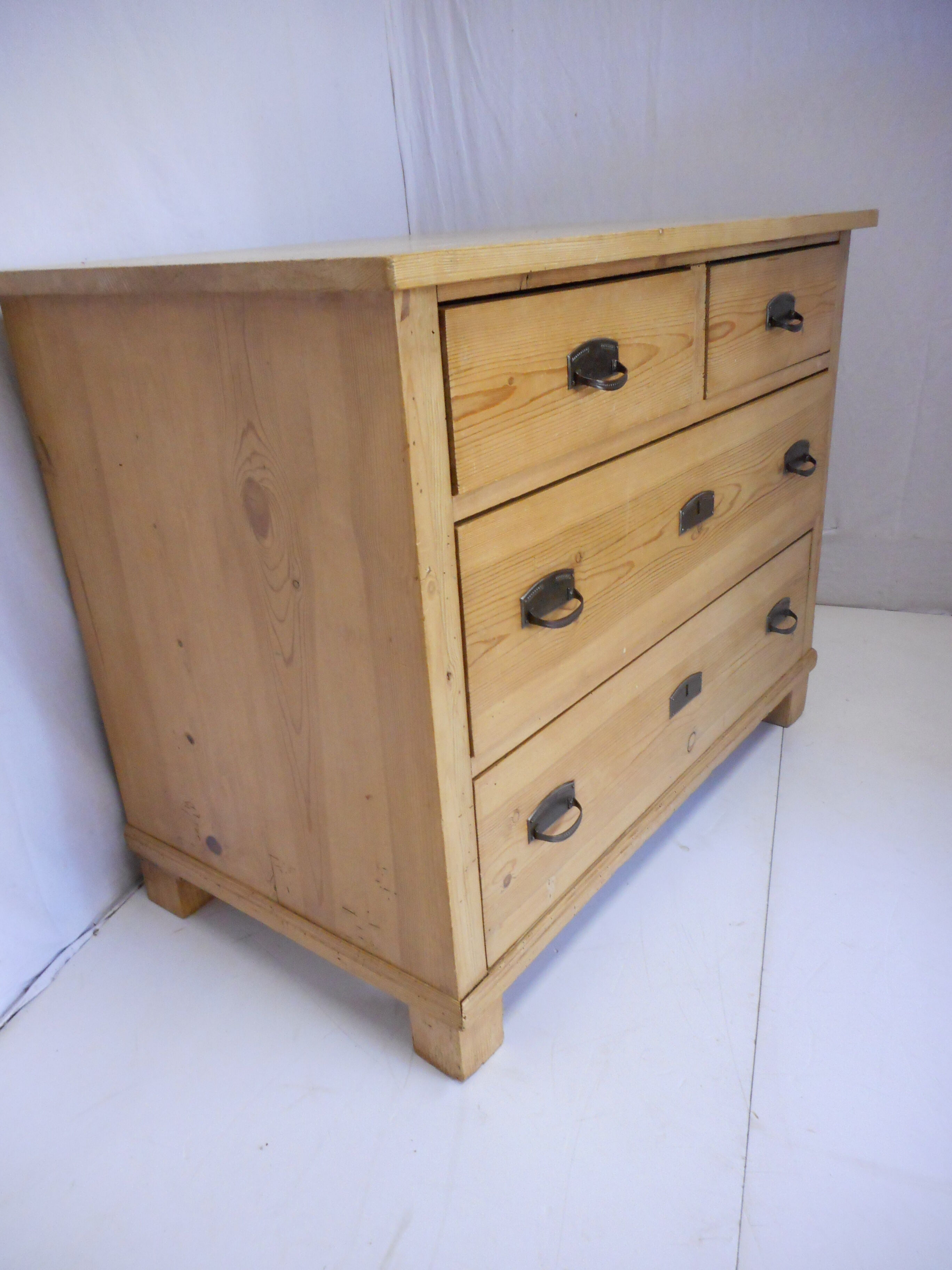 Pine dresser