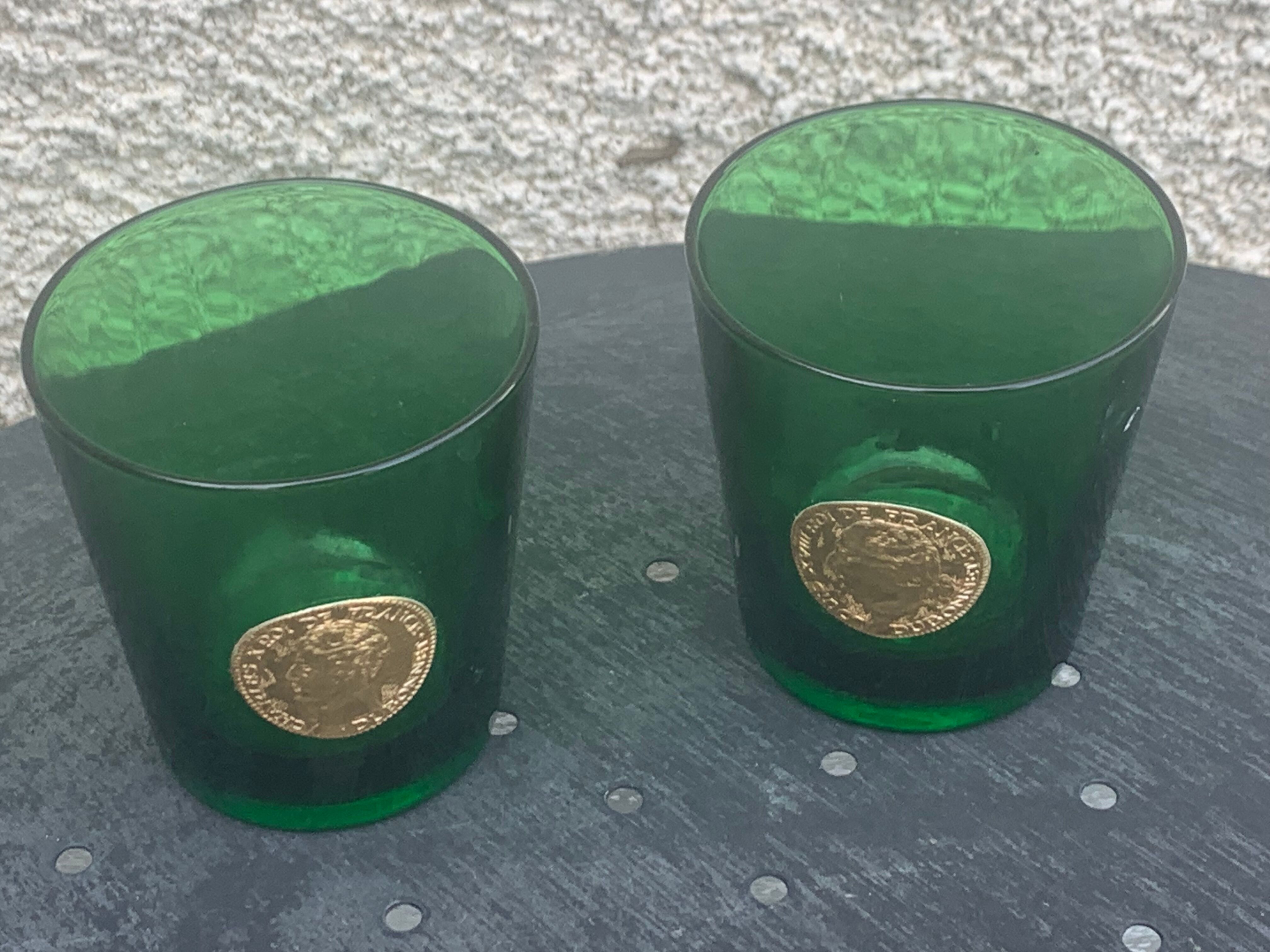 Set of 2 whisky glasses, aperitif, dubonnet, green glass, gold medalist in front, collector