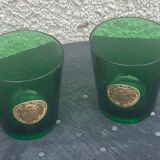 Set of 2 whisky glasses, aperitif, dubonnet, green glass, gold medalist in front, collector