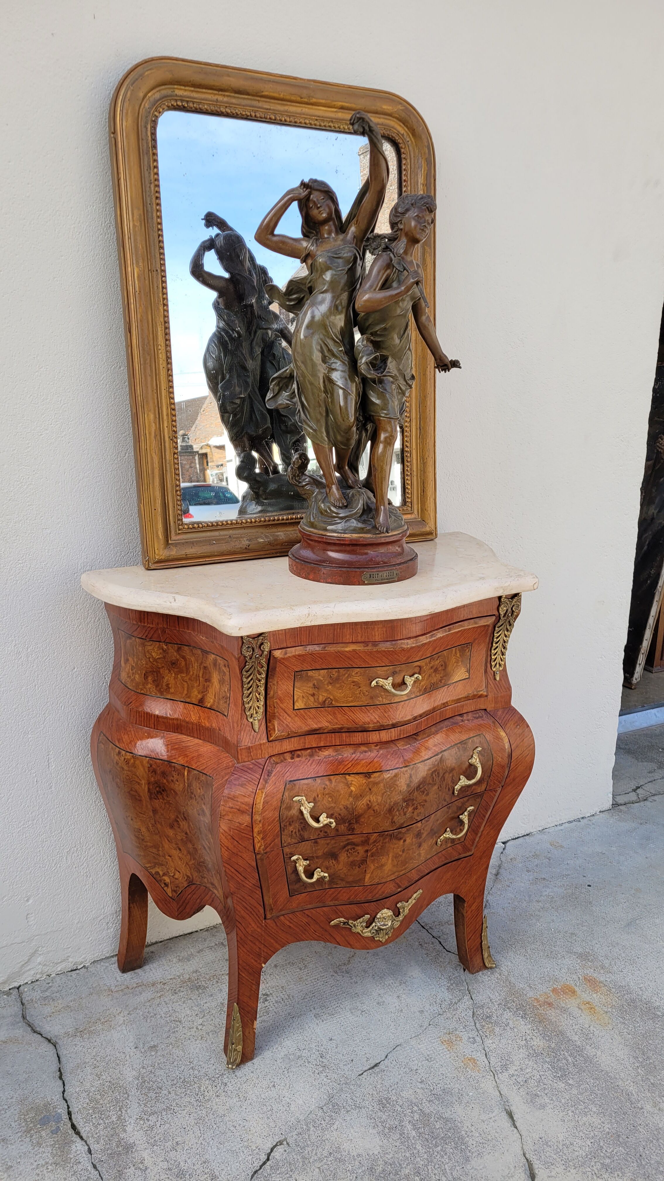 Louis XV style curved chest of drawers in marquetry