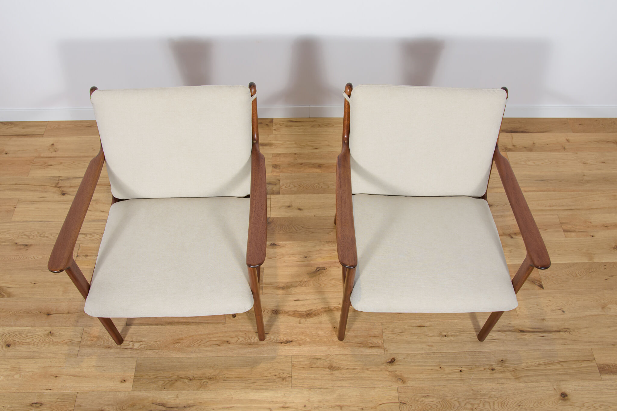 PJ112 Lounge Chairs by Ole Wanscher for Poul Jeppesens, 1960s, Set of 2