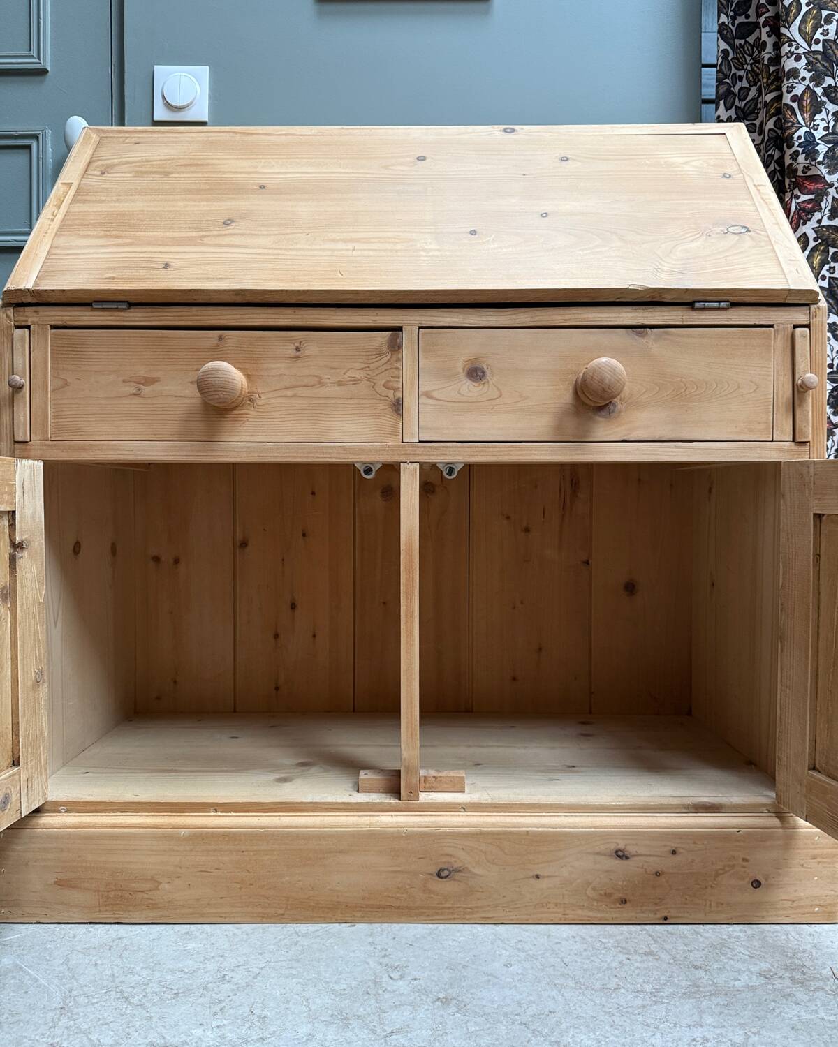English pine chest of drawers