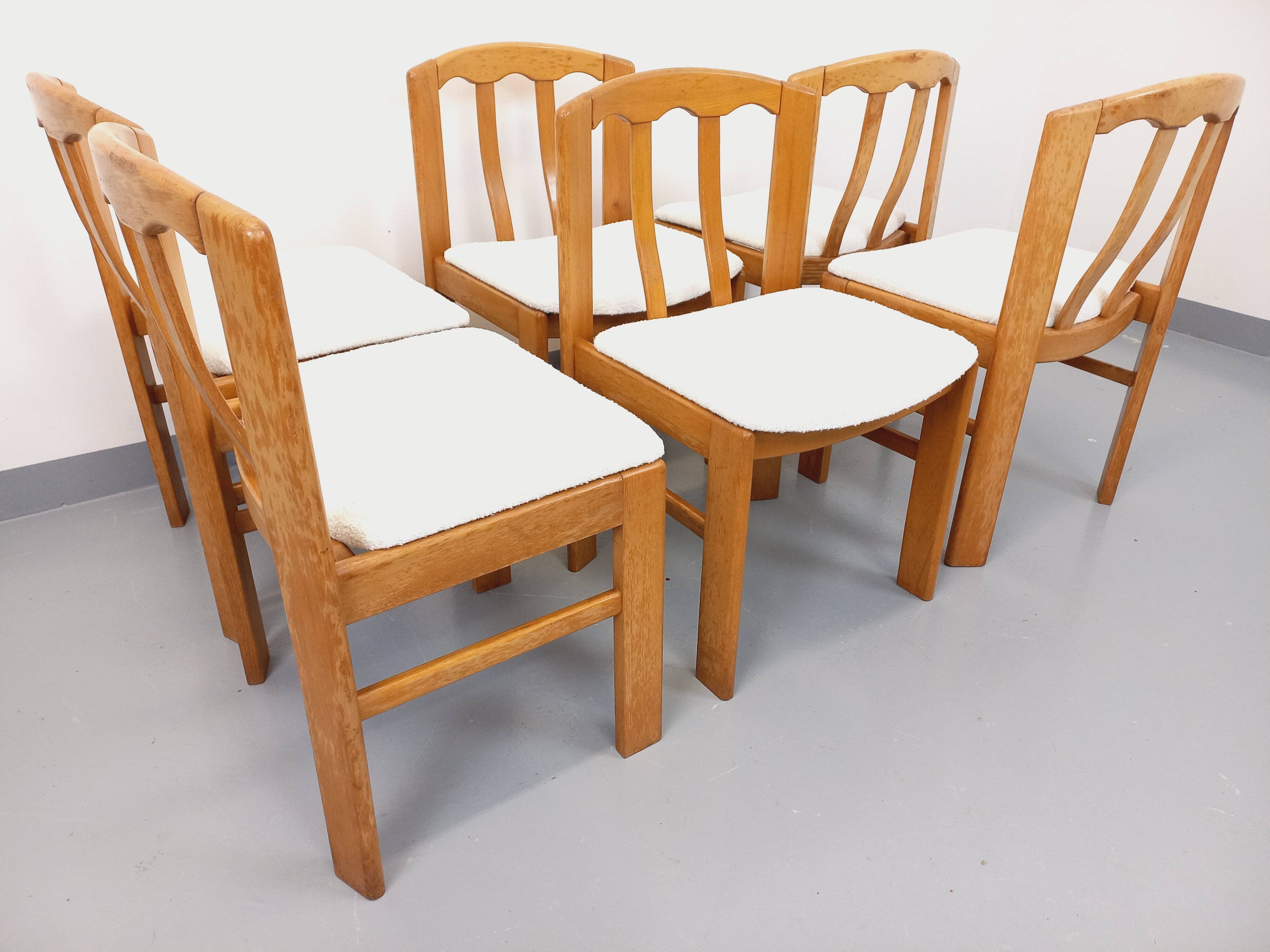 Set of 6 vintage chairs in elm wood and bouclé fabric from the 70s