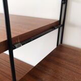 Self-supporting modular wall shelf