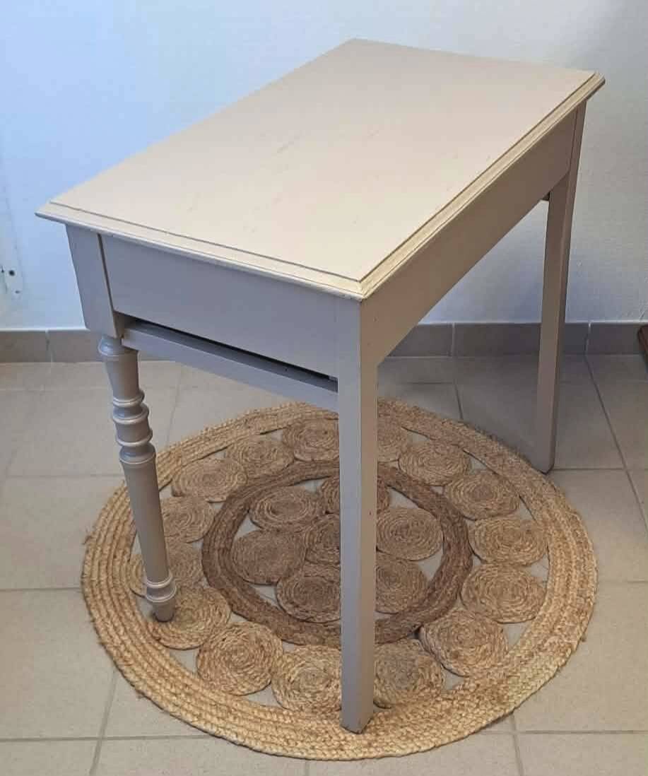 Desk table