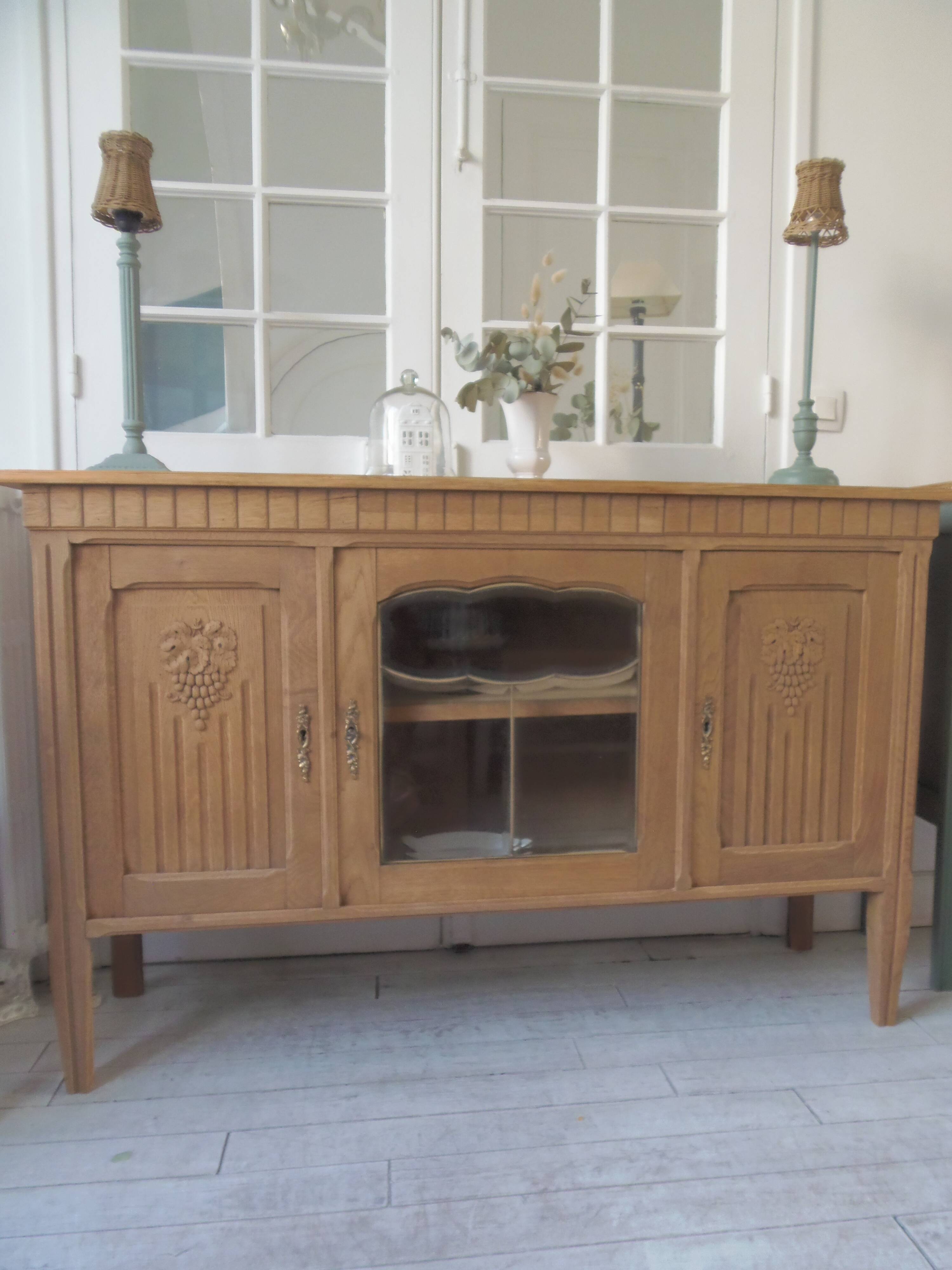 Console, shallow art deco sideboard in raw wood.