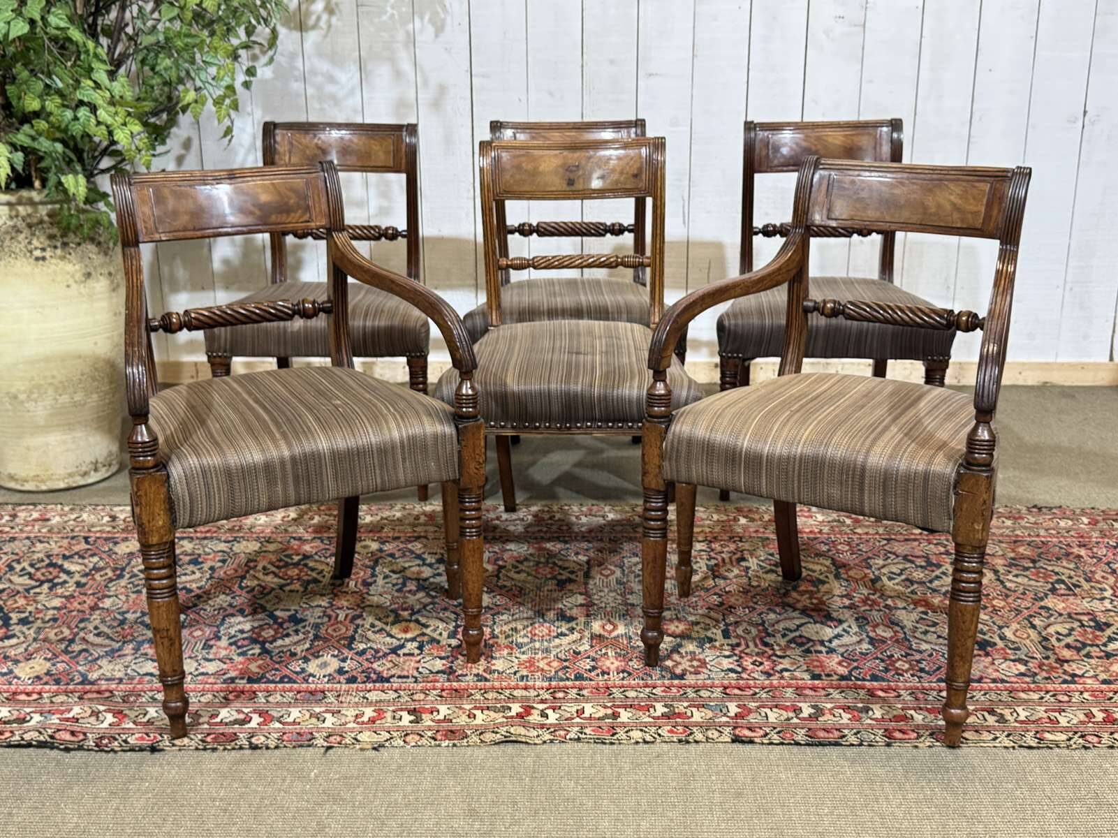 Série de 4 chaises + 2 fauteuils anglais en acajou fin XIXème