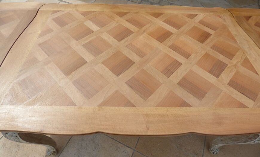 Extendable walnut table Louis XV style – Totally restored