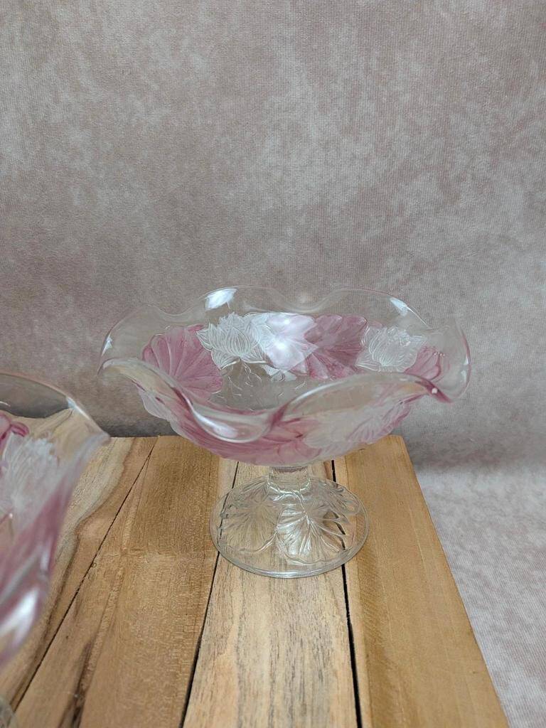 Set of 3 vintage pressed glass bowls with pink floral decoration.