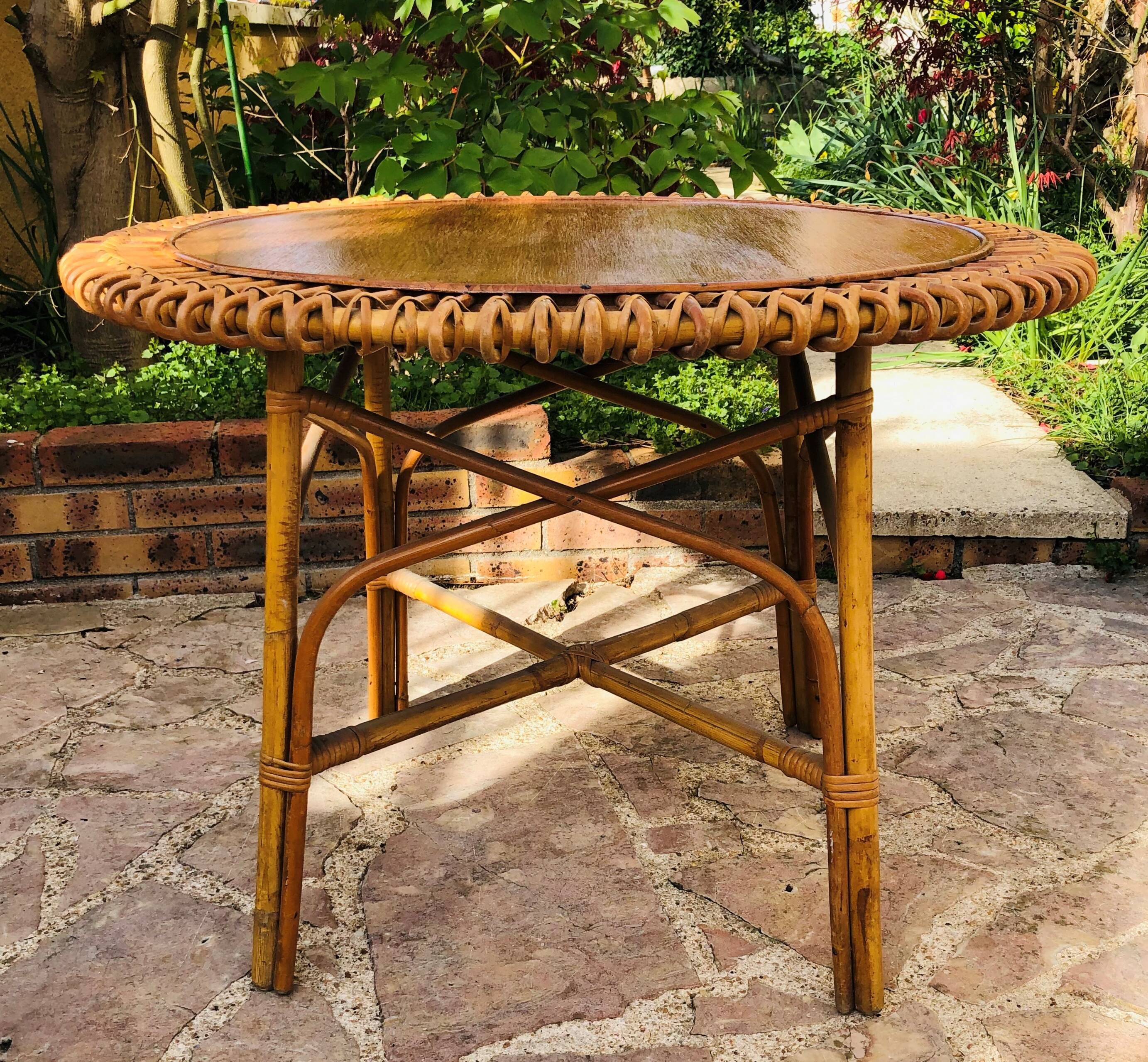 Table basse en rotin