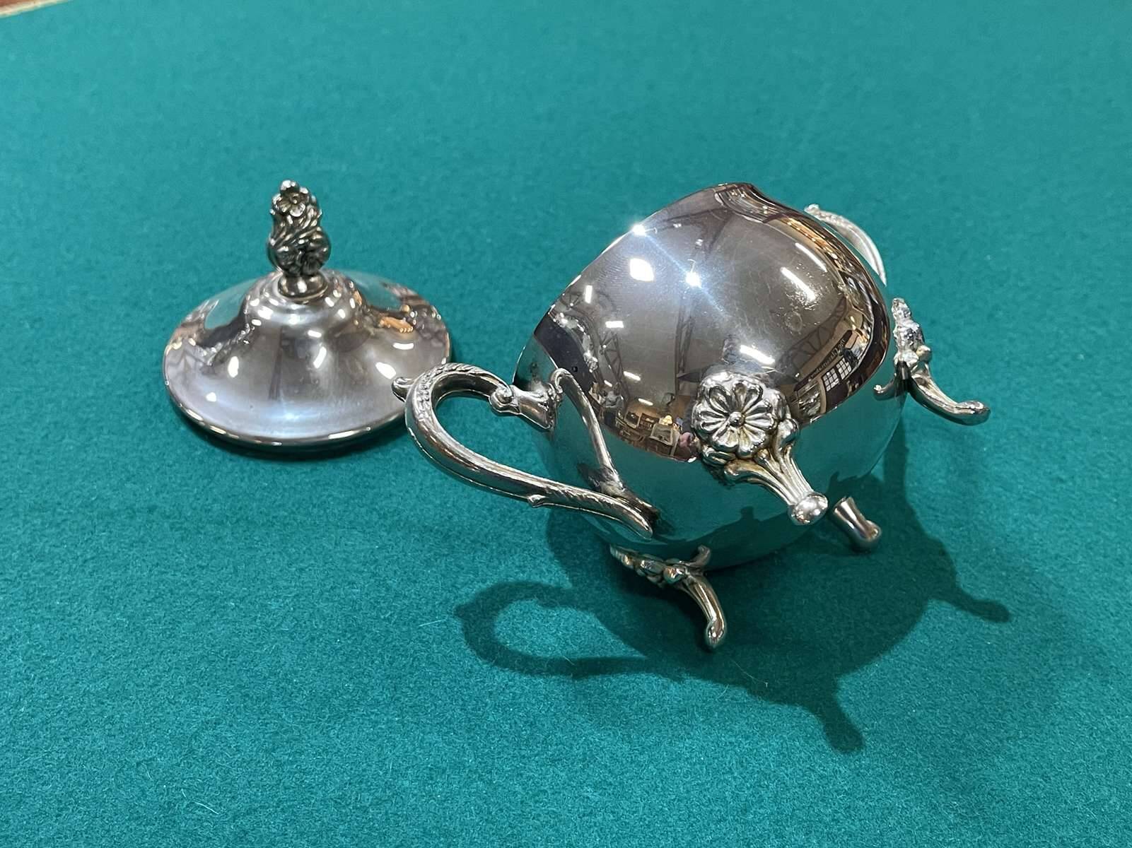 Silver-plated metal sugar bowl from England, 1950s.