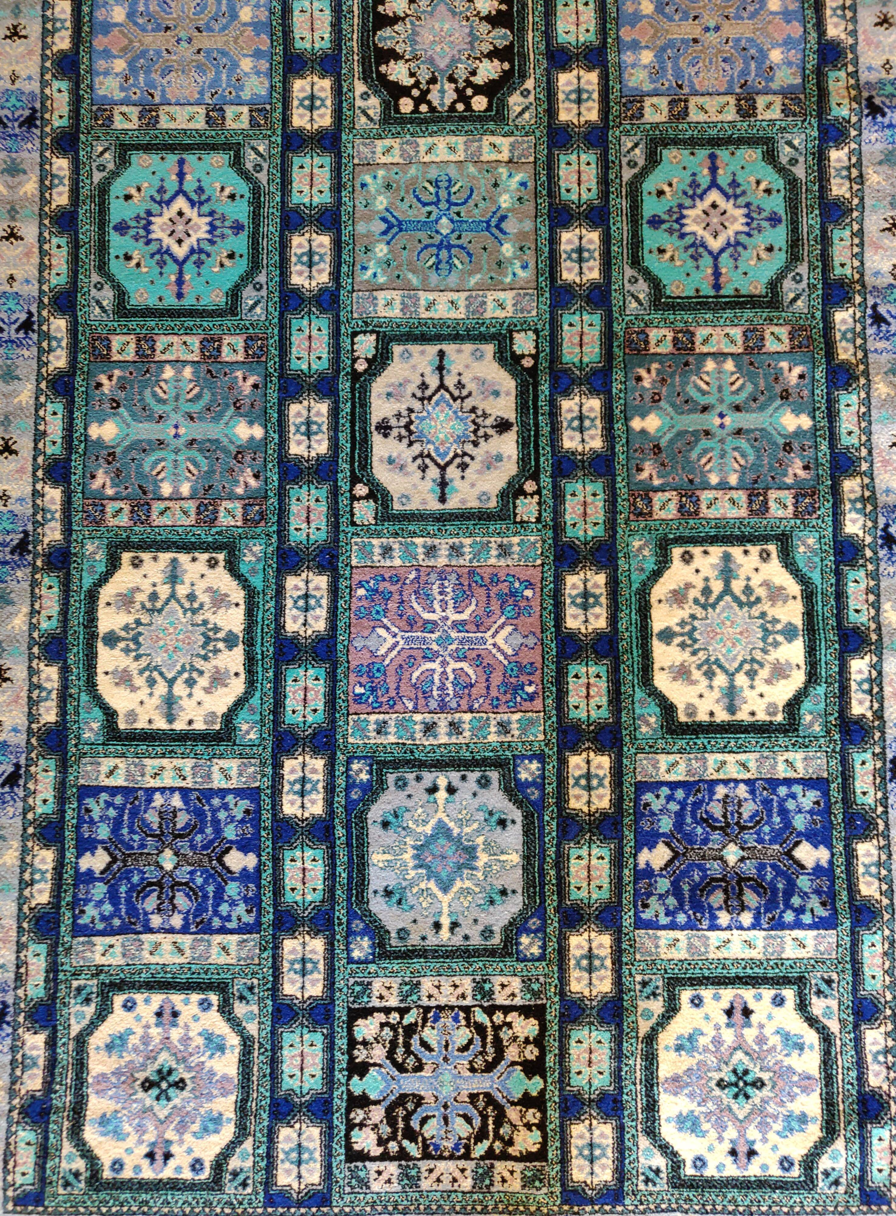 Large handmade Moroccan wool rug 290 cm