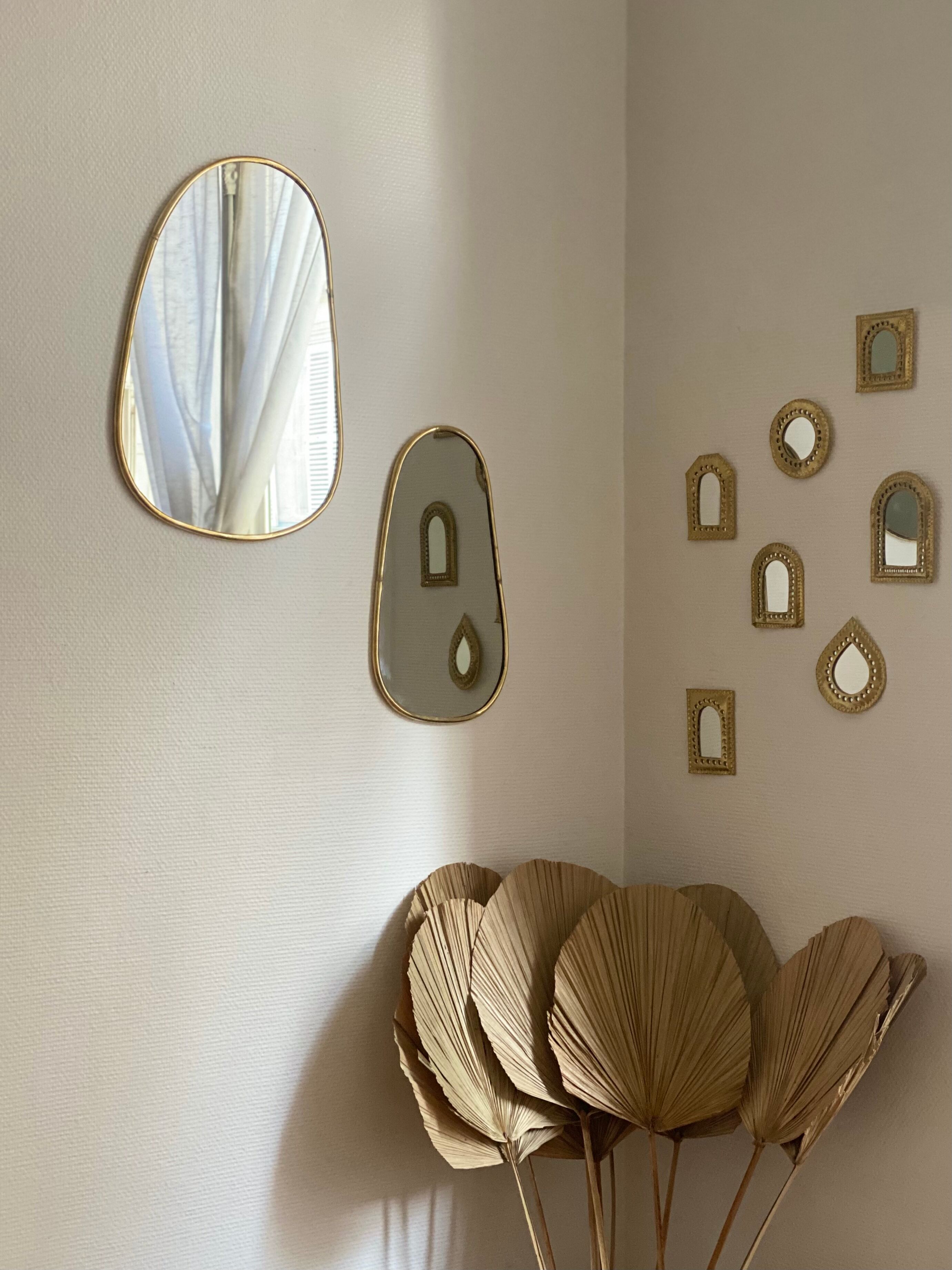 Mirror organic egg golden brass 36x20cm
