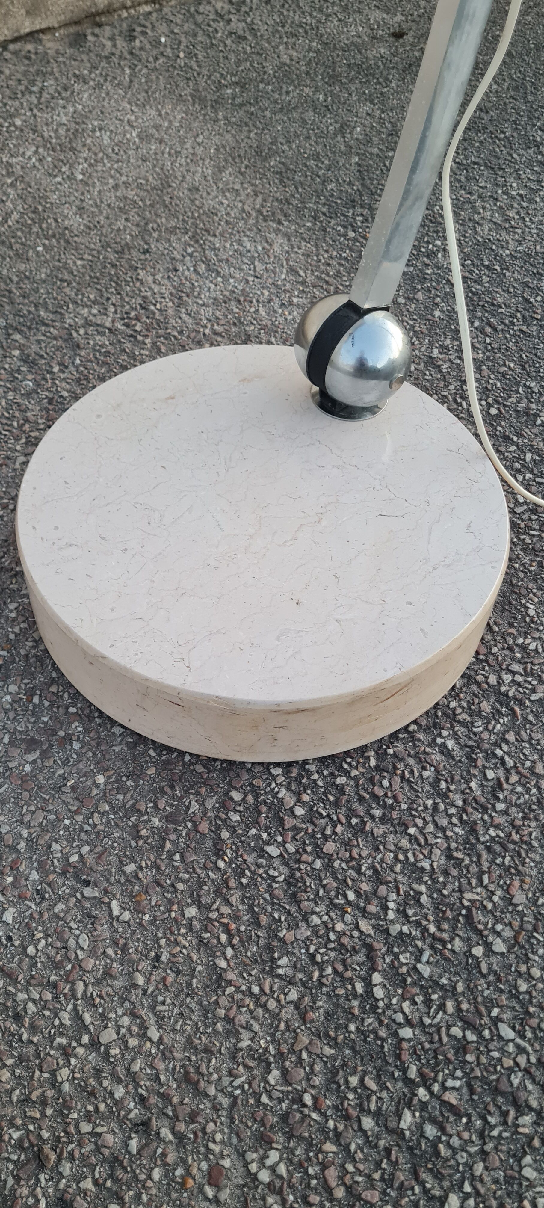 Arch floor lamp by Harvey guzzini 70s