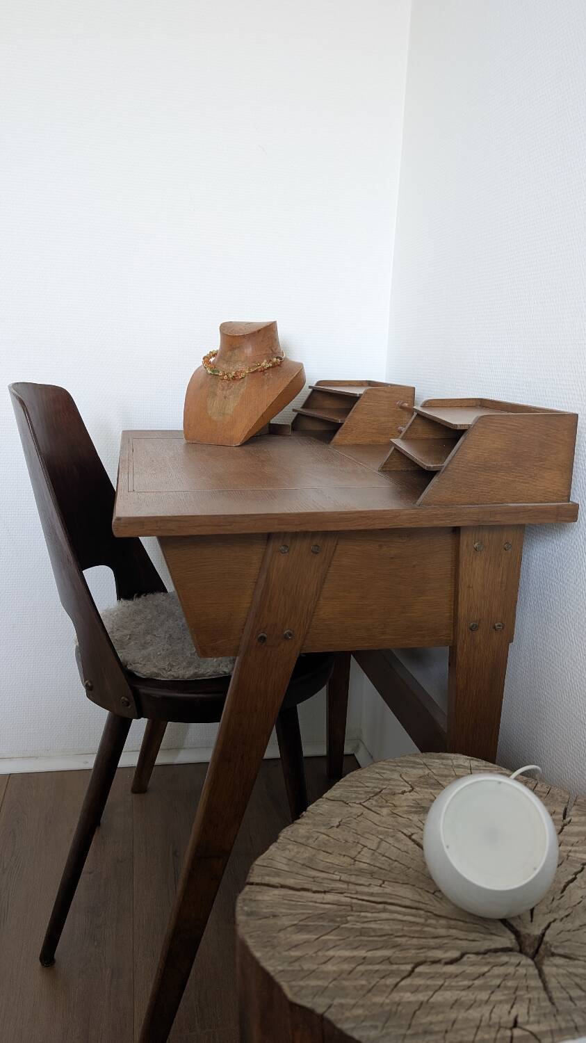 Bureau vintage en bois – charme et authenticité