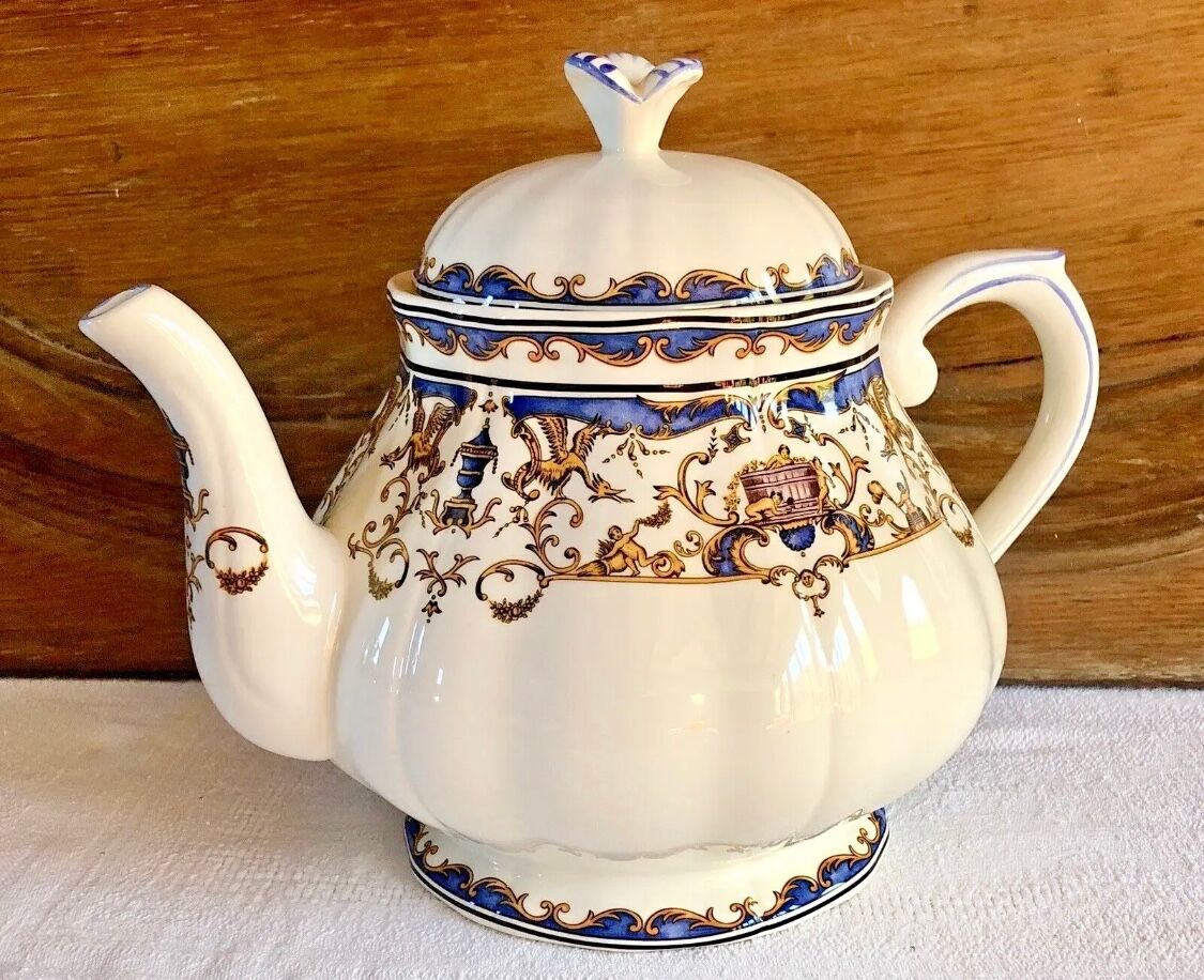 Gien teapot model children at the Dionysus press