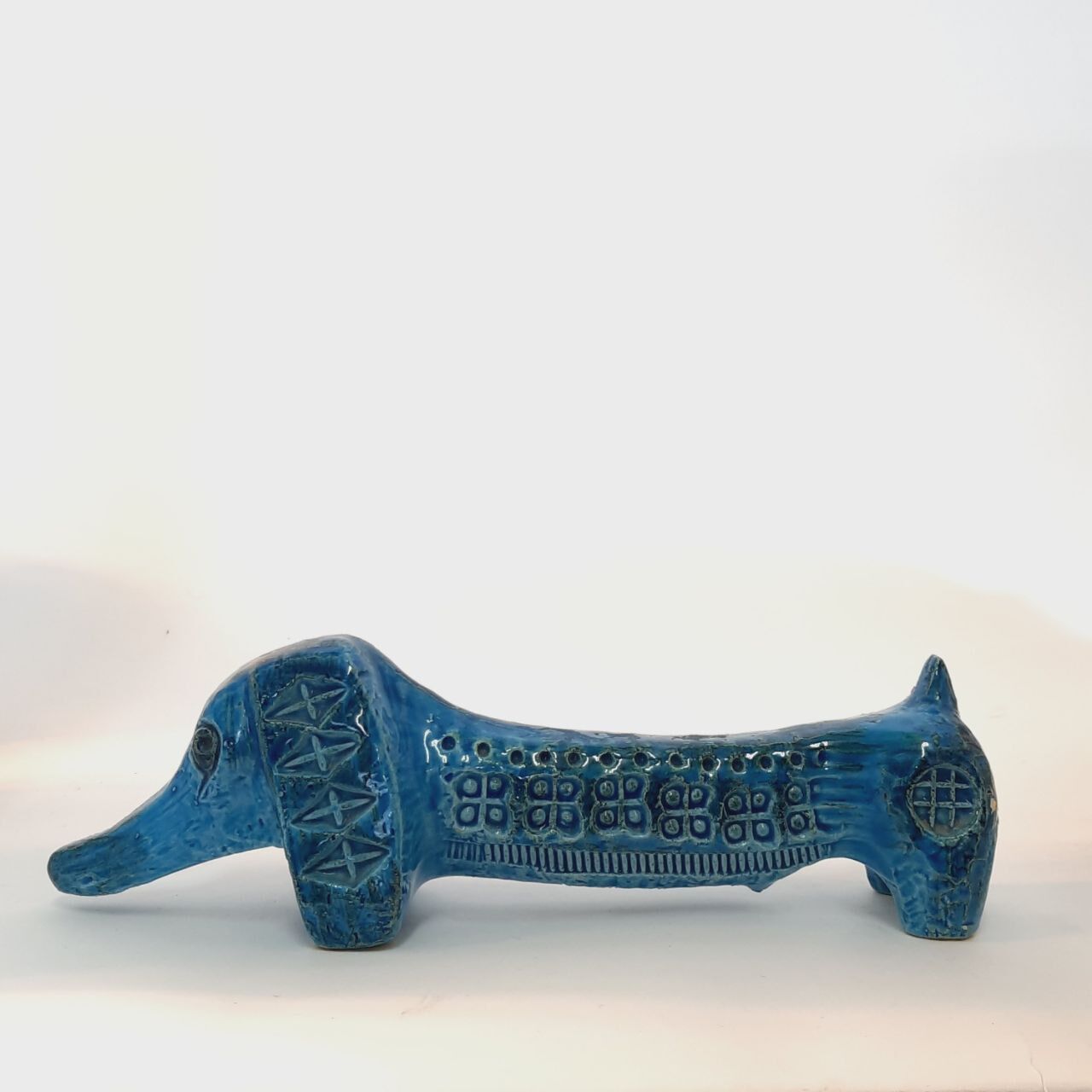 Dachshund dog statue, vintage, by Aldo Londi for Bitossi, Rimini blue series.