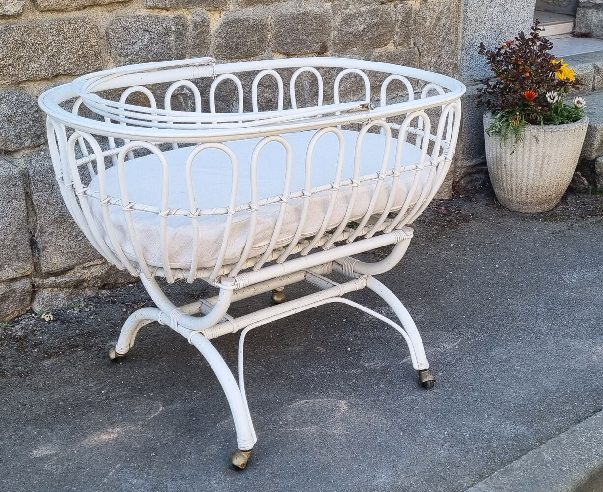 Bed crib bamboo rattan with wheels, white, with handle, vintage, 60s