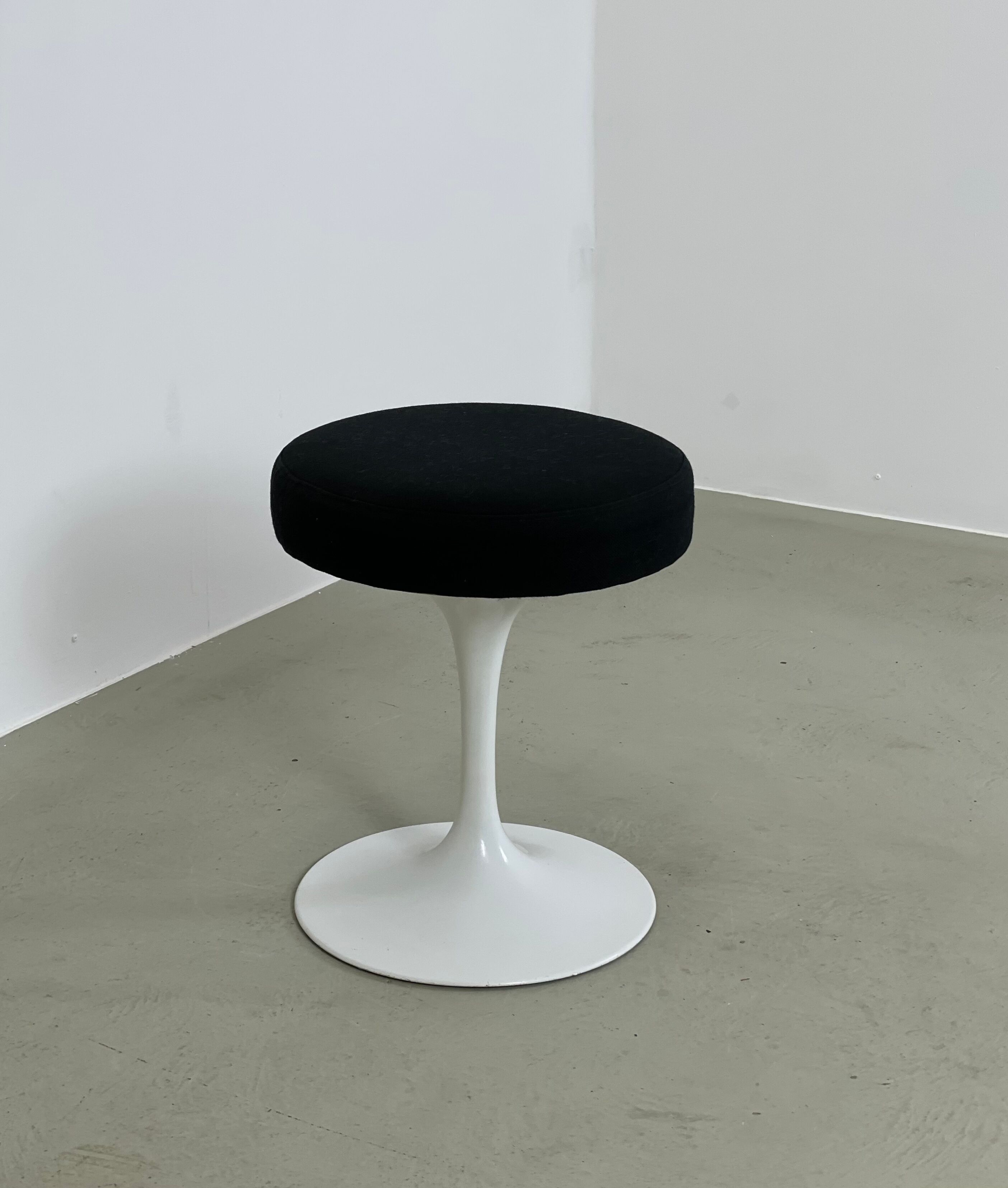 Eero Saarinen Tulip stool for Knoll International, 1960s