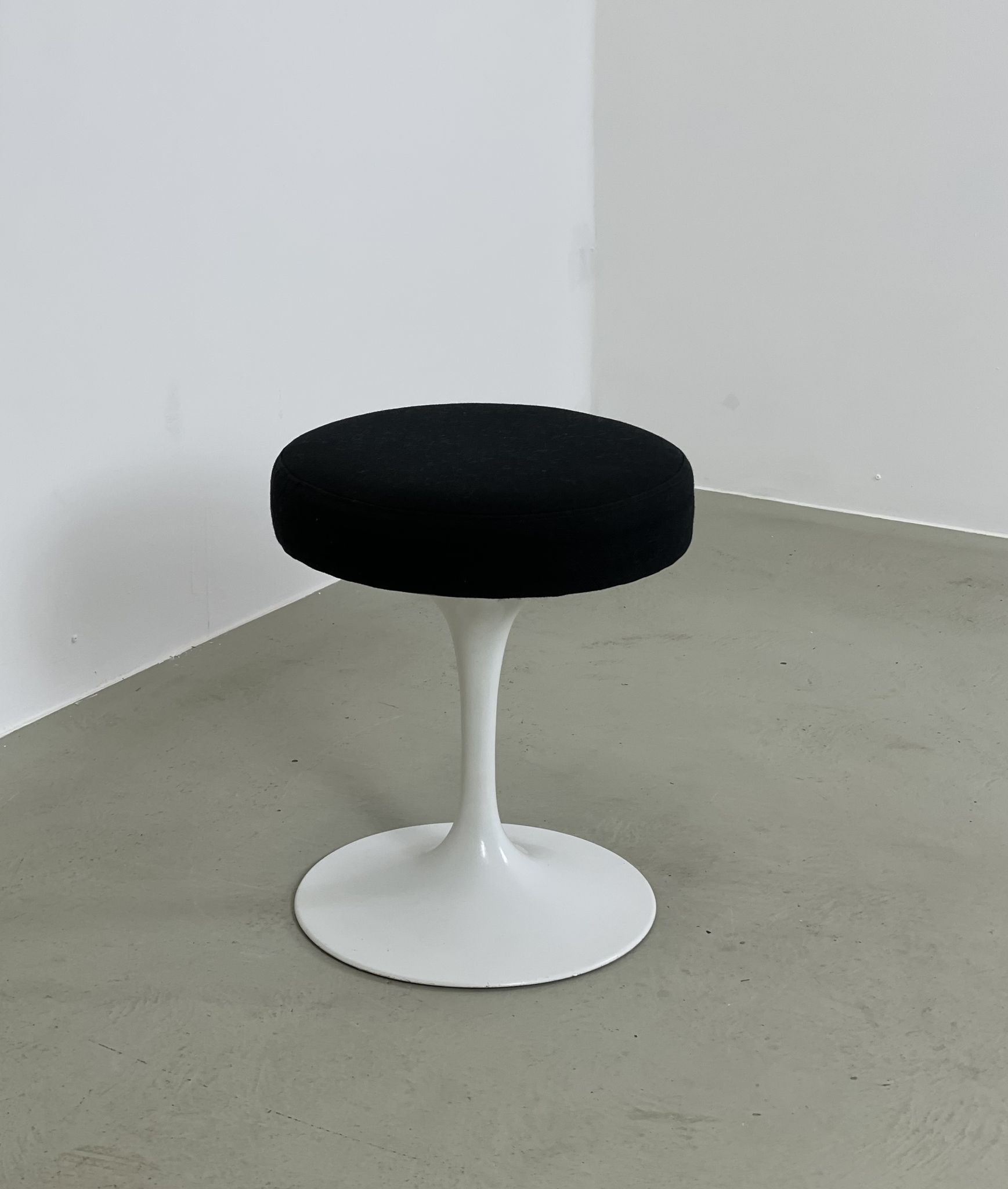 Eero Saarinen Tulip stool for Knoll International, 1960s