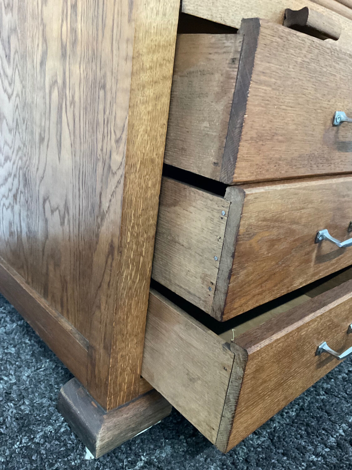 Notary furniture with wooden curtain