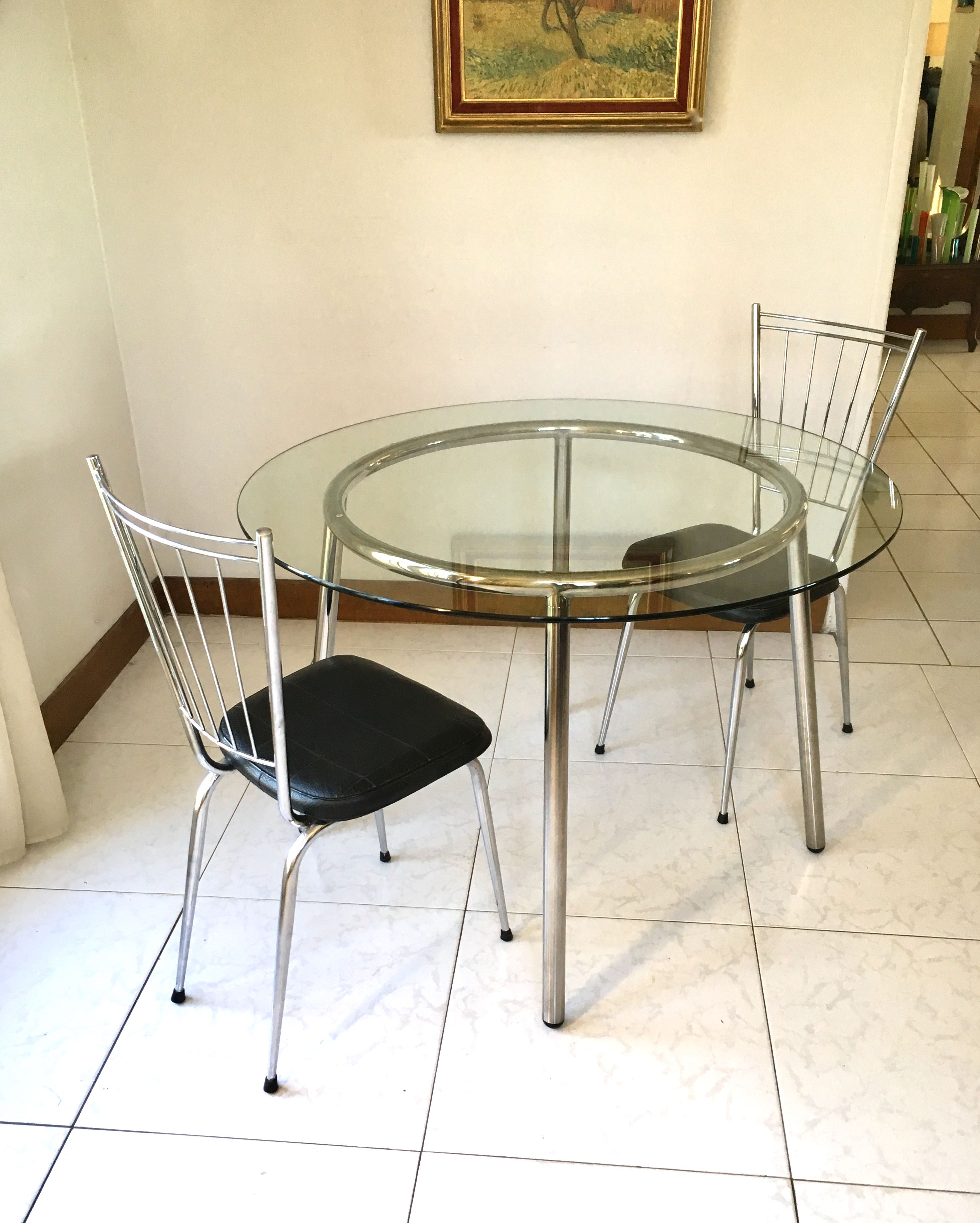 Table ronde design 1970 en verre et métal