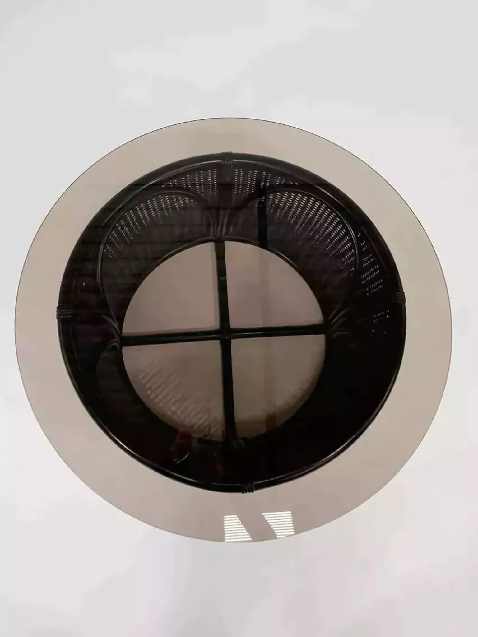 Table basse en rotin et verre fumé
