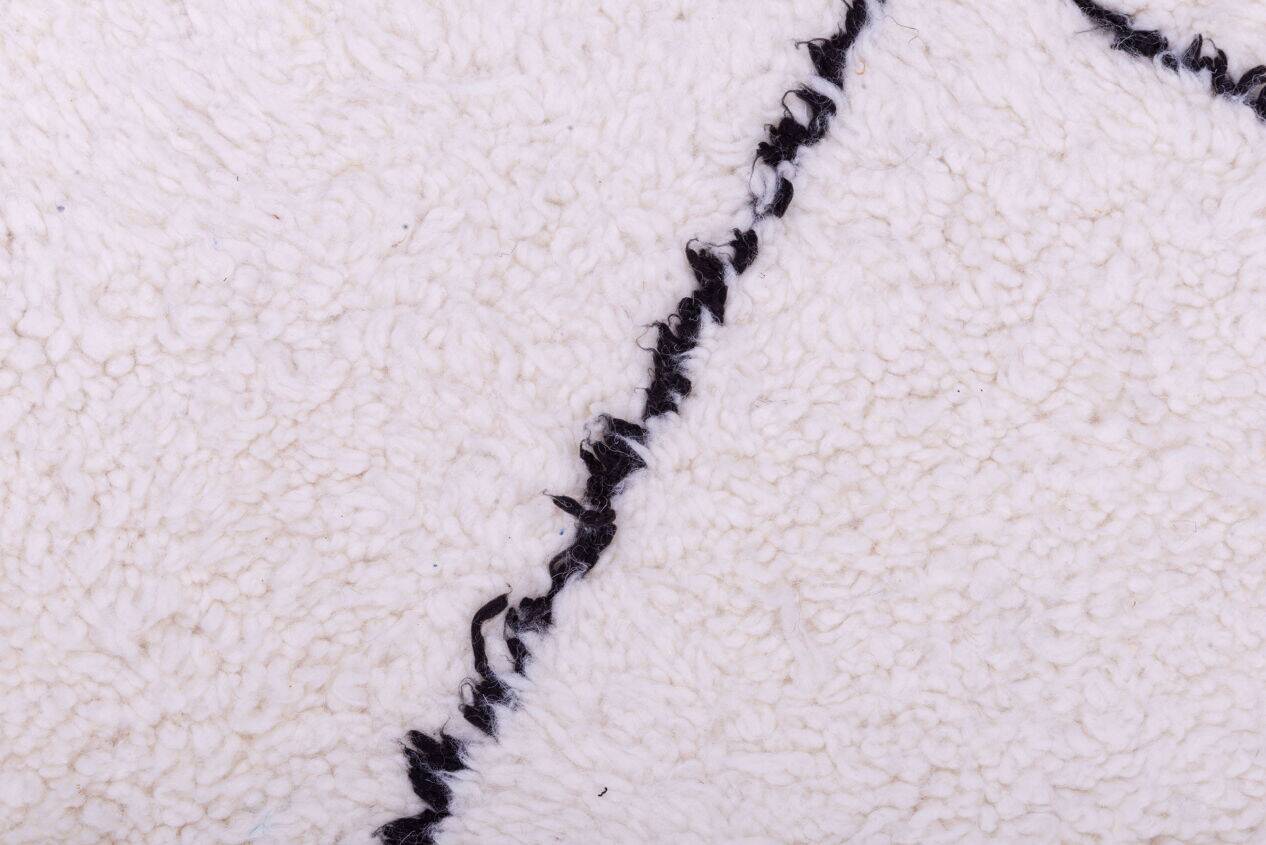 Traditional handmade Berber rug 250cmx150cm
