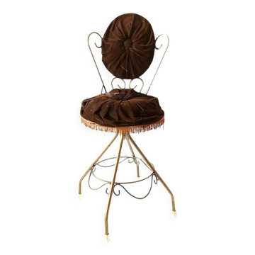 Chaise vanity années 60 en velours marron chocolat et laiton doré — style boudoir