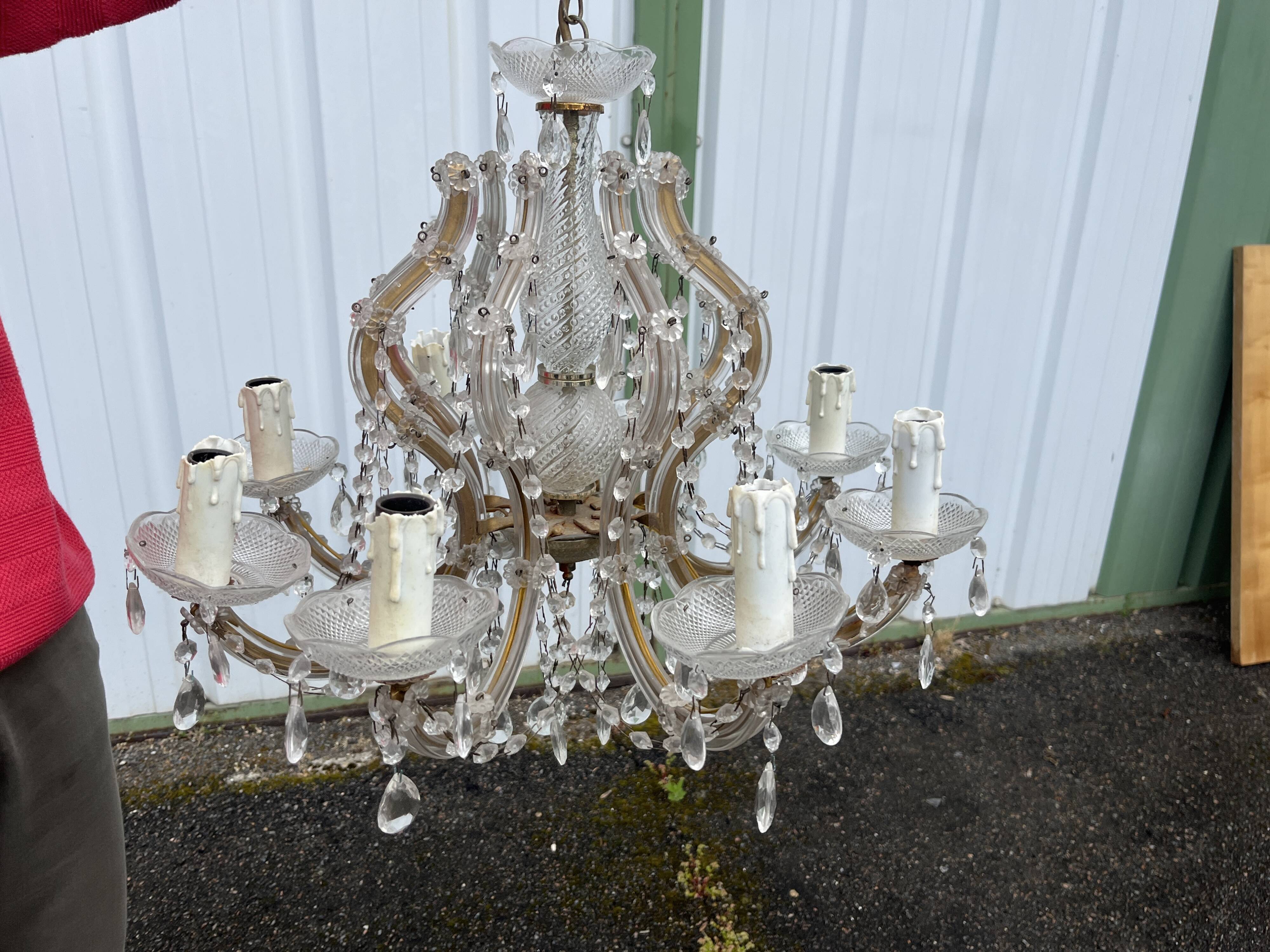 Antique crystal chandelier with 8 lights and drop pendants -